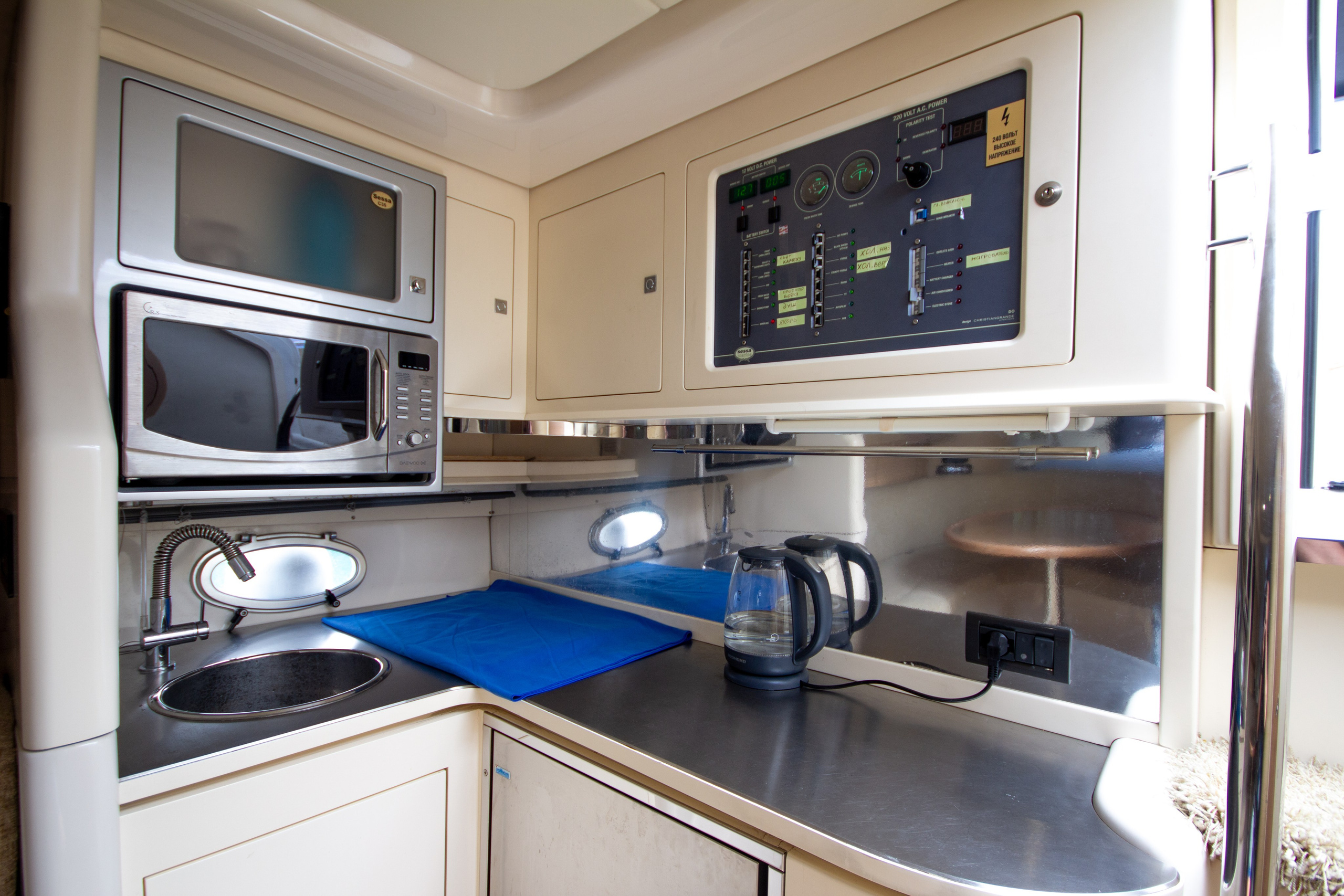 Катер Белуга Аренда Яхты в Сочи Яхтанаморе YACHTNAMORE YACHTANAMORE