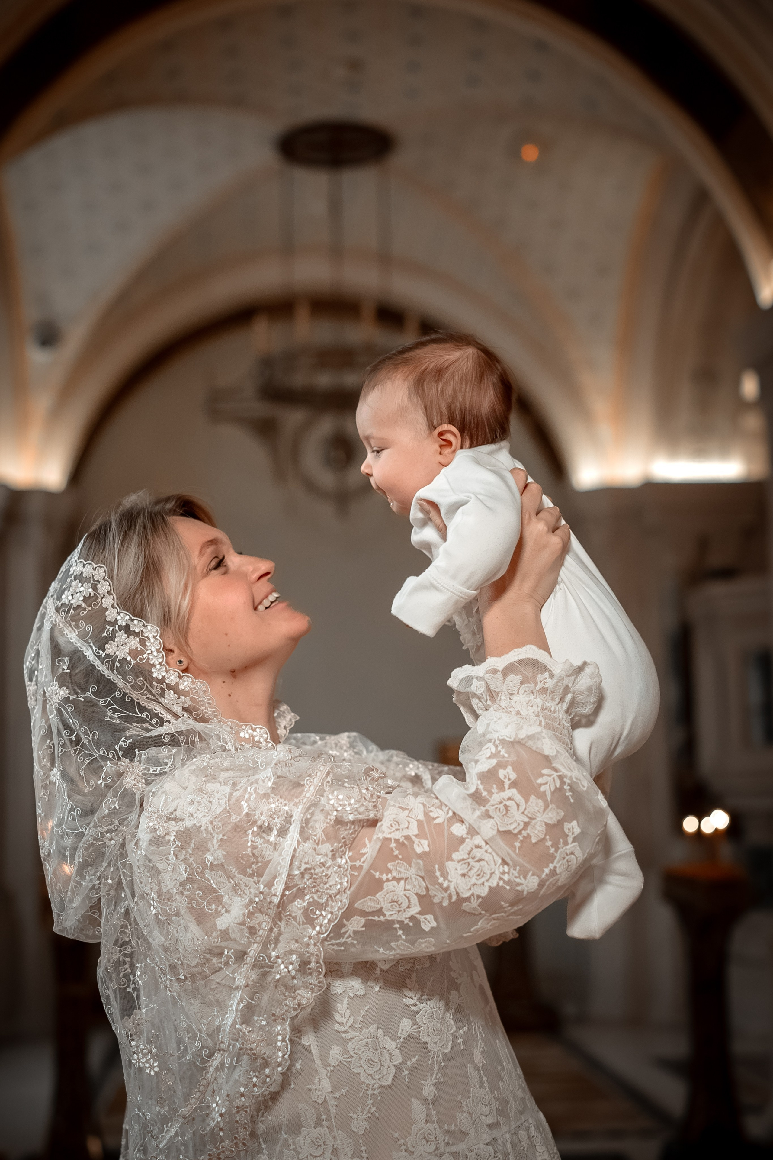 Крещение Роберта в Храме Успения Пресвятой Богородицы в Трахонеево. Фото- и видеосъёмка крещения и венчания. Фотограф на крещение Москва