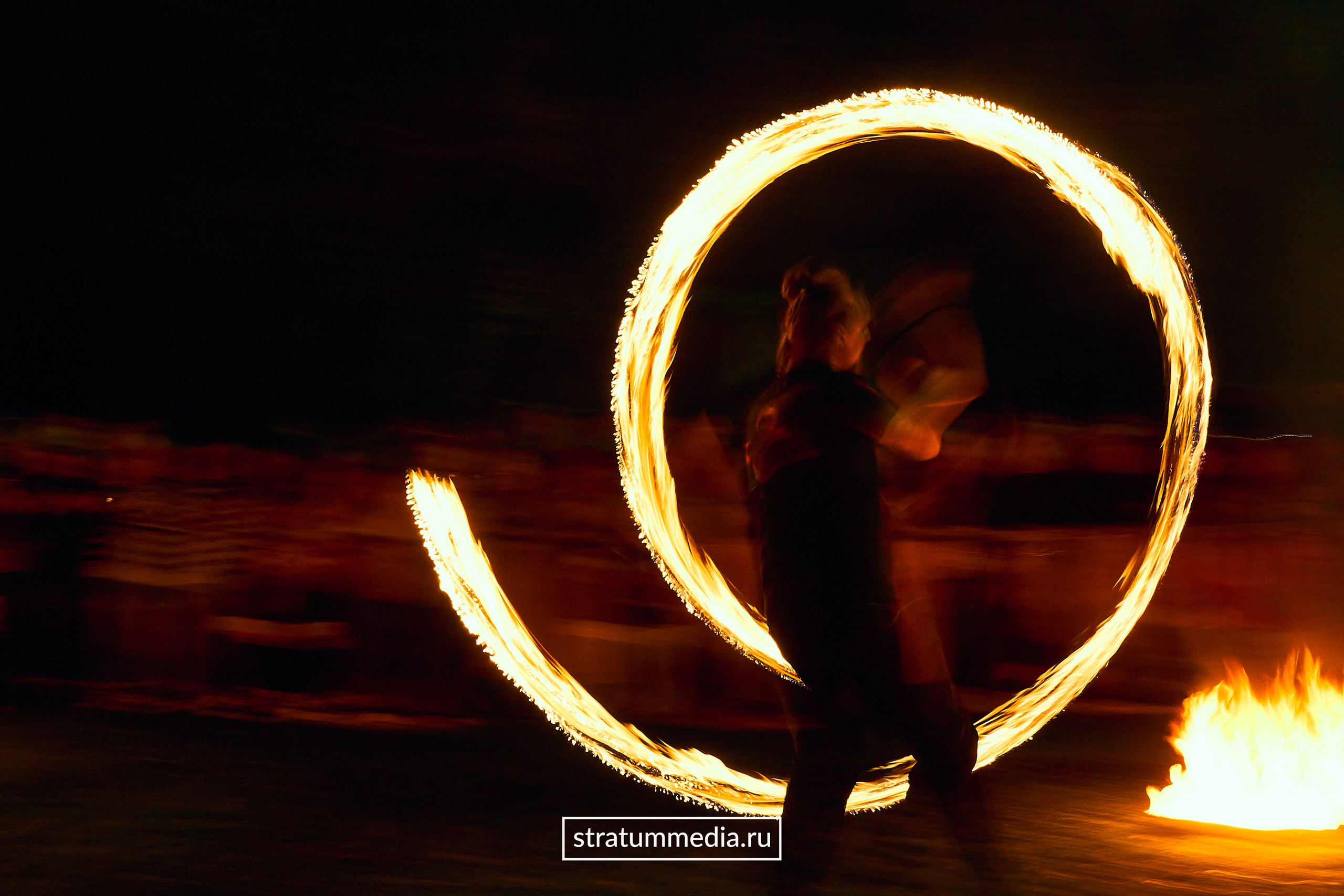 Fire Show at Park. Stratum Media — Фото-Видео Съемки