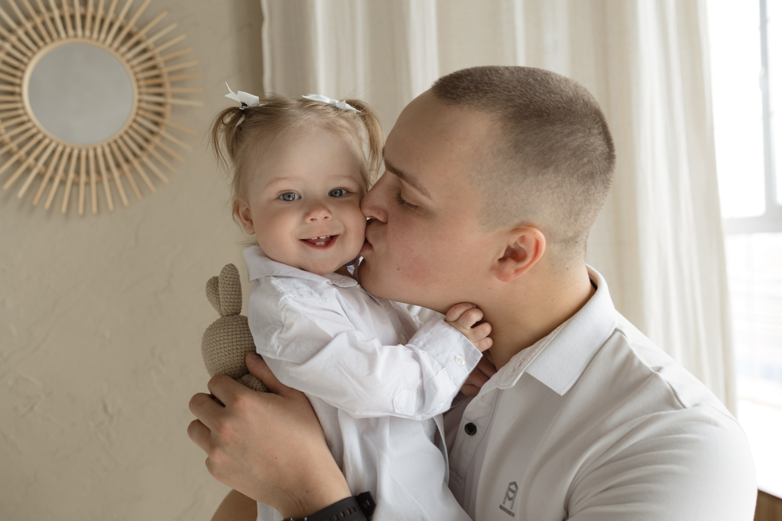 Папа с годовалым ребёнком.