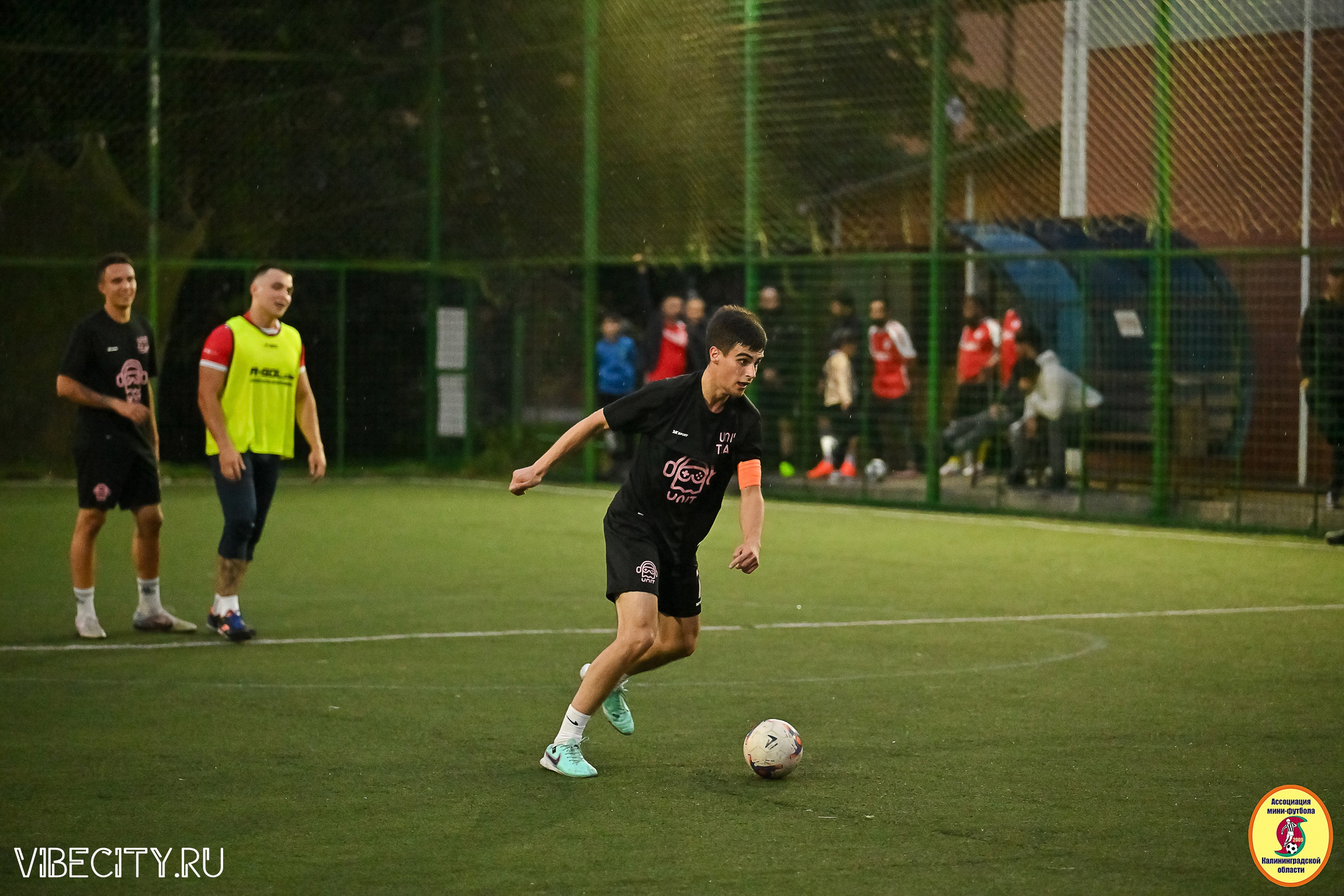 ИГРЫ МИНИ-ФУТБОЛЬНОЙ И КОРПОРАТИВНОЙ ЛИГИ. VIBECITY.RU Вайб Сити Ру Фоторепортажи Фотоотчеты Калининград