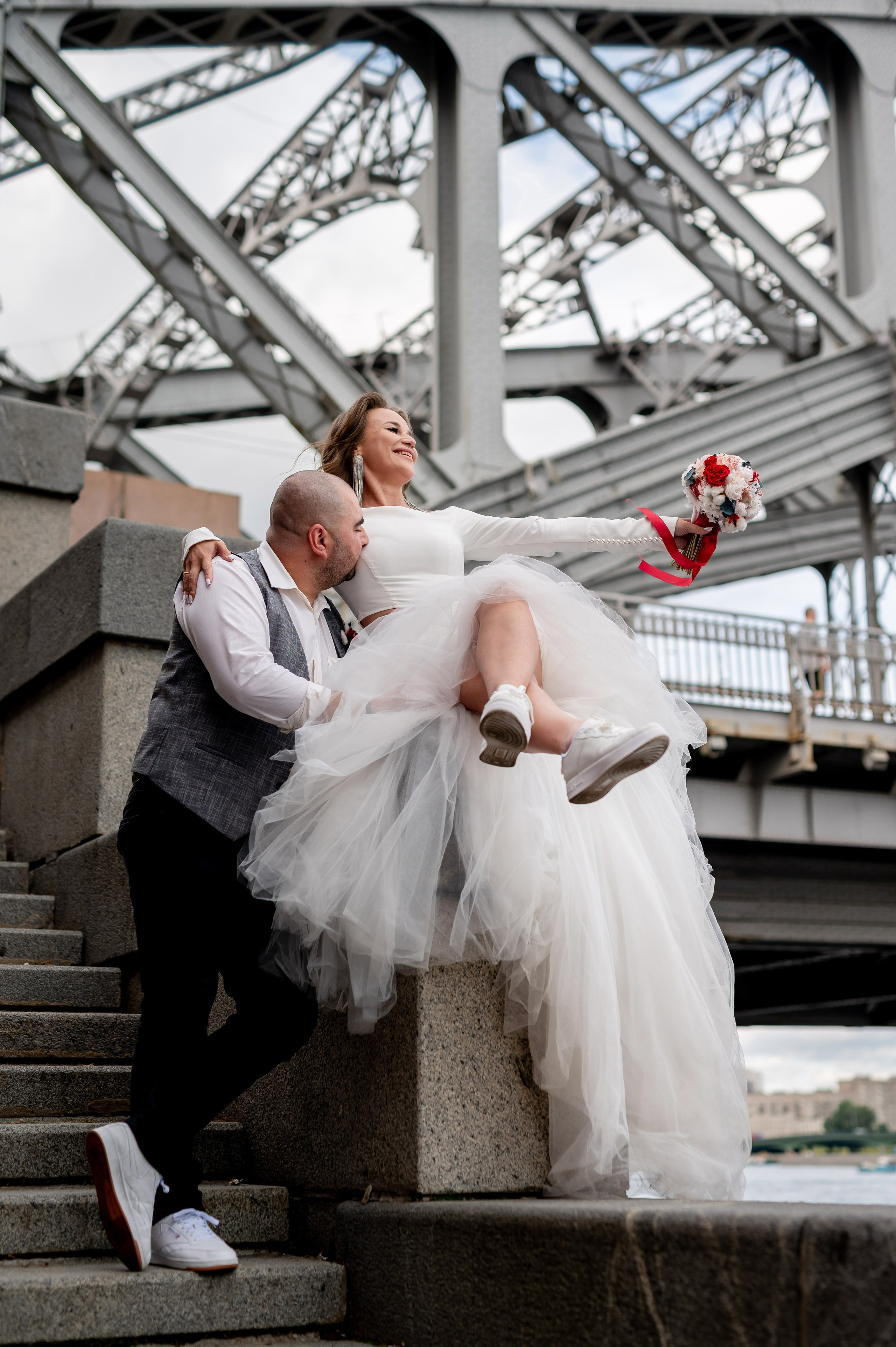 Экстравагантная свадебная фотосессия Светланы и Славы по нетрадиционным и оригинальным местам для свадебной прогулки в Санкт-Петербурге. Портретный, семейный и свадебный фотограф в Санкт-Петербурге и в Пушкине Ширяев Денис