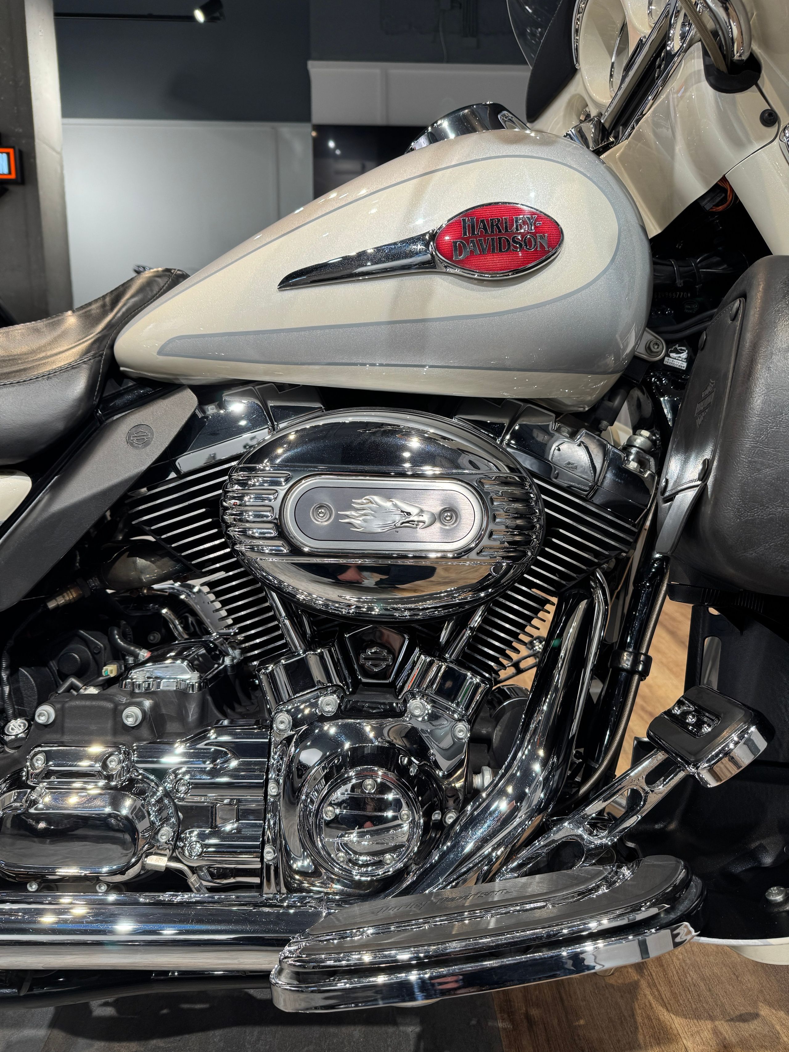 Harley Davidson CVO Electra Glide (White Frost) (Touring) — купить мотоцикл. Hello Davidson, Москва. Только хорошие мотоциклы…