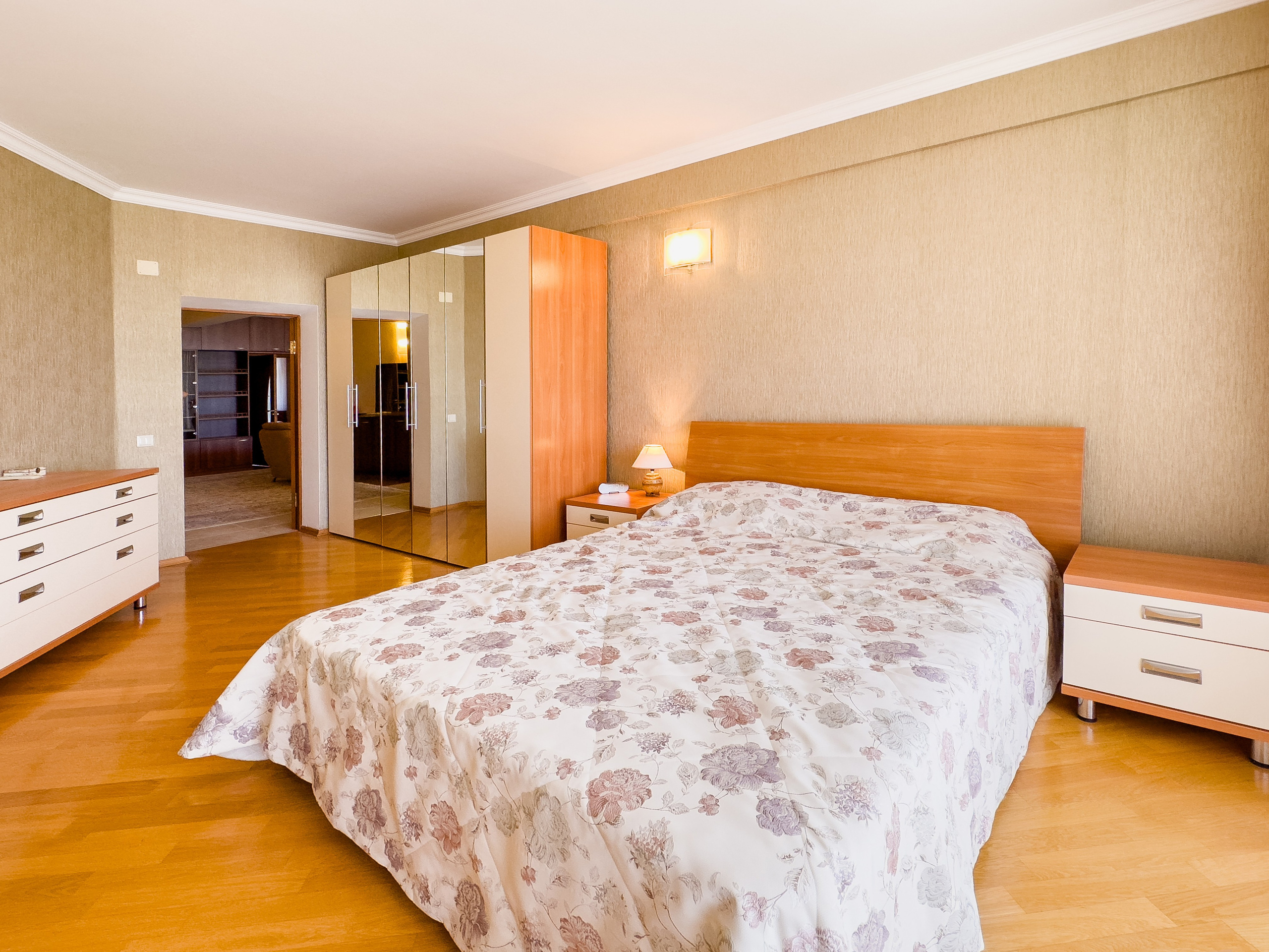 Новороссийск. Профессиональная съемка интерьеров с акцентом на деталях и атмосфере. Фотографирование жилых и коммерческих помещений, дизайн-проектов, уютных уголков и стильных интерьеров для портфолио и маркетинговых целей.