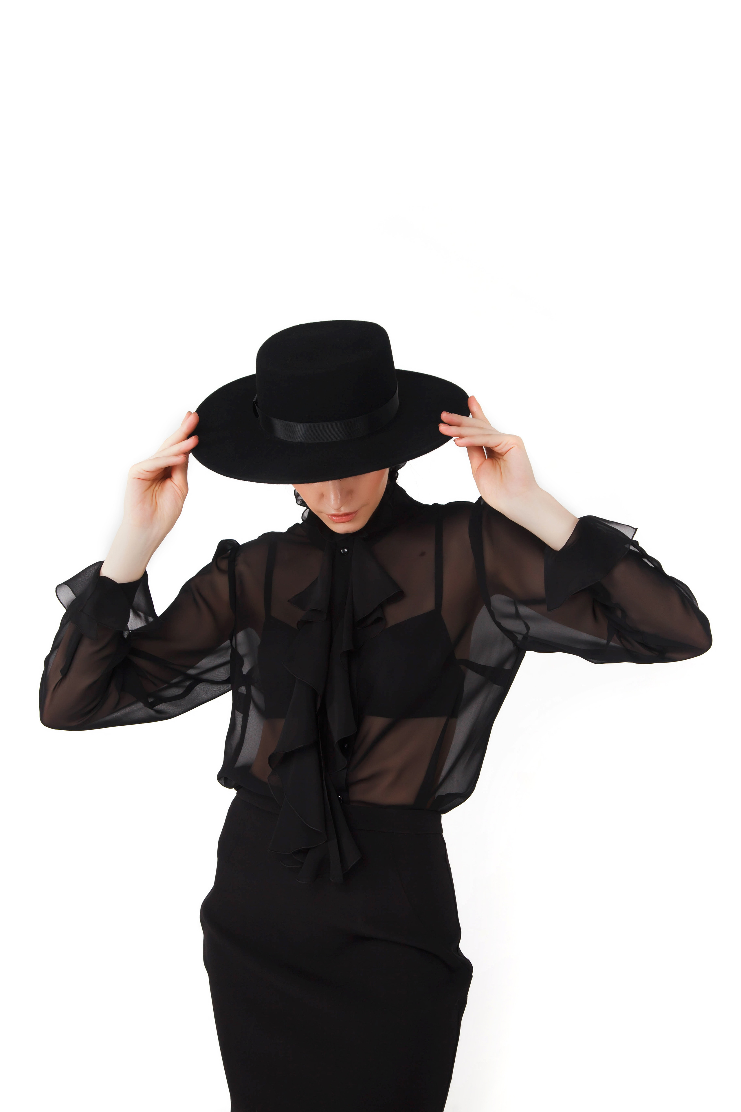 Фотосъемка дизайнерской одежды для интернет магазинов Wildberries.ru и. AGarte: фото- и видео съемка в СПб и Москве