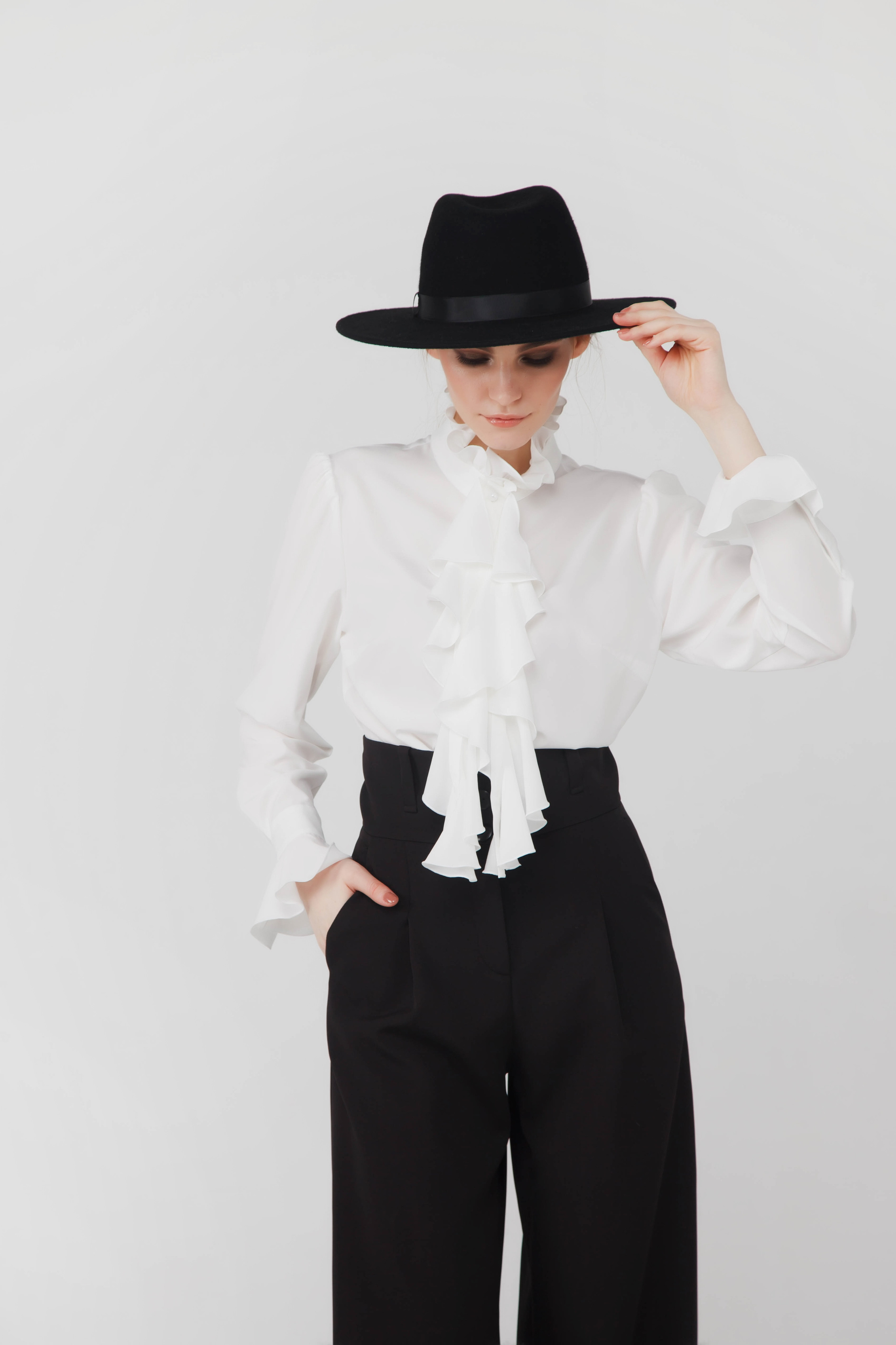 Фотосъемка дизайнерской одежды для интернет магазинов Wildberries.ru и. AGarte: фото- и видео съемка в СПб и Москве