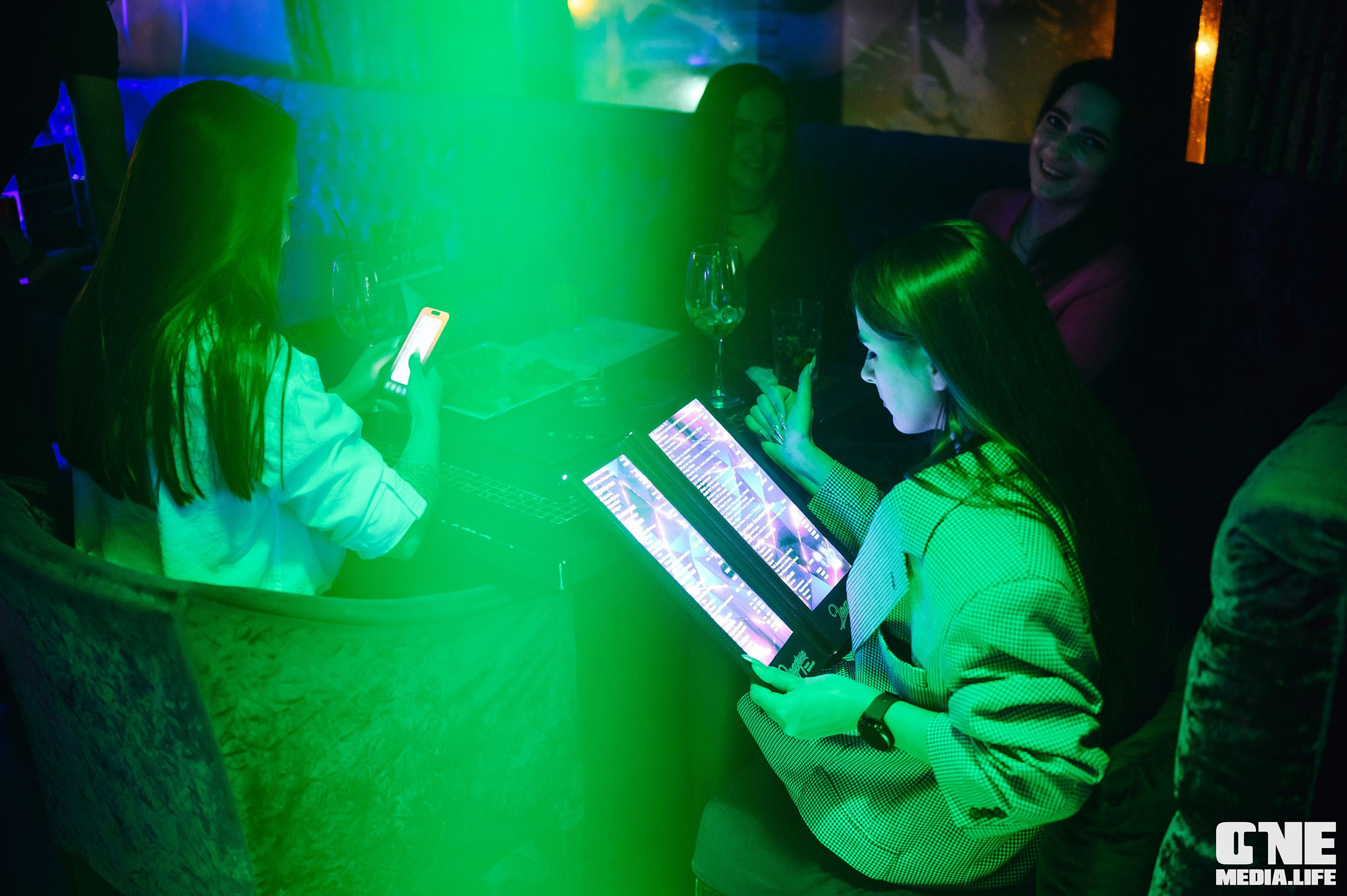 Фотоотчет из караоке-клуба Эйфория. One Media Life: фоторепортажи, фотоотчеты с мероприятий и заведений