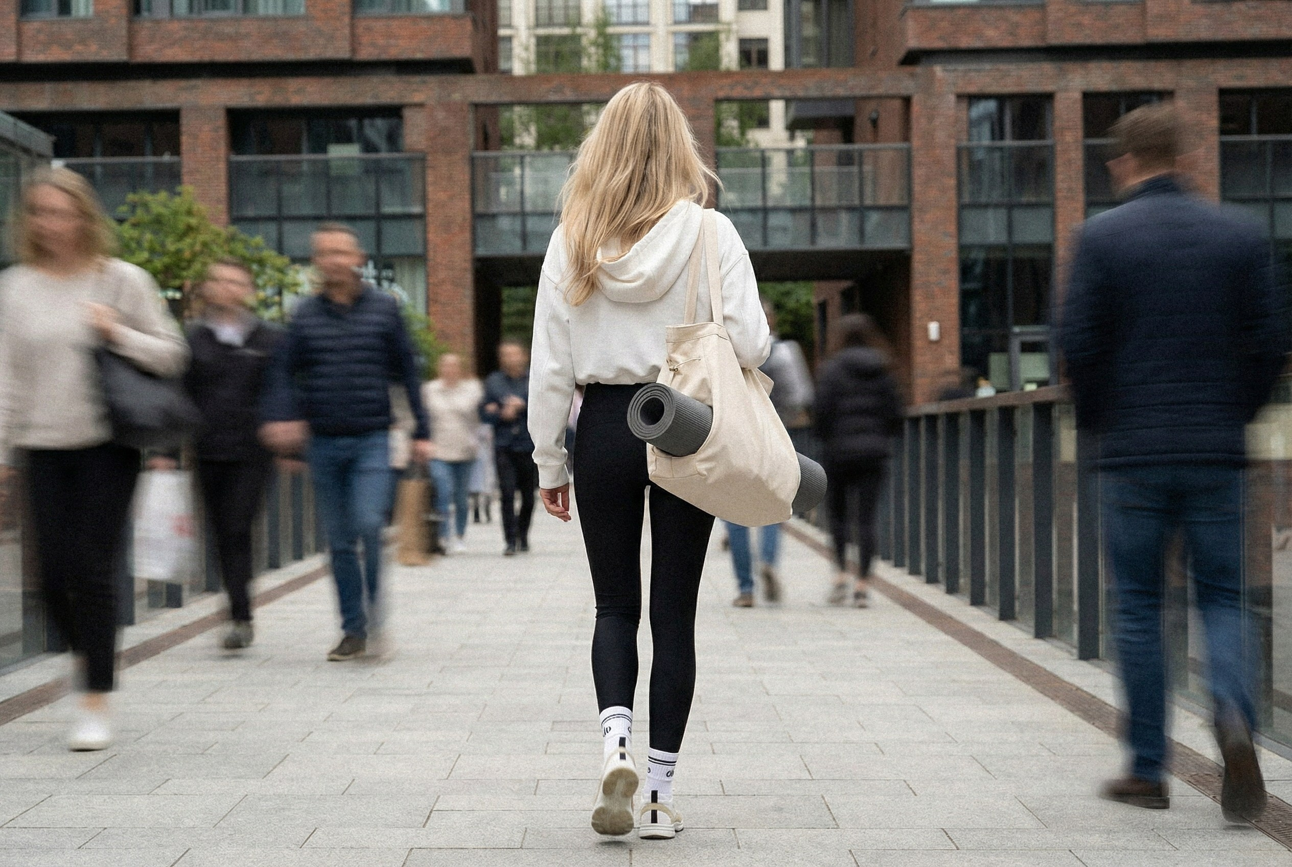 AI-проект: Йога в большом городе. Фотограф Мария Бесштанькина