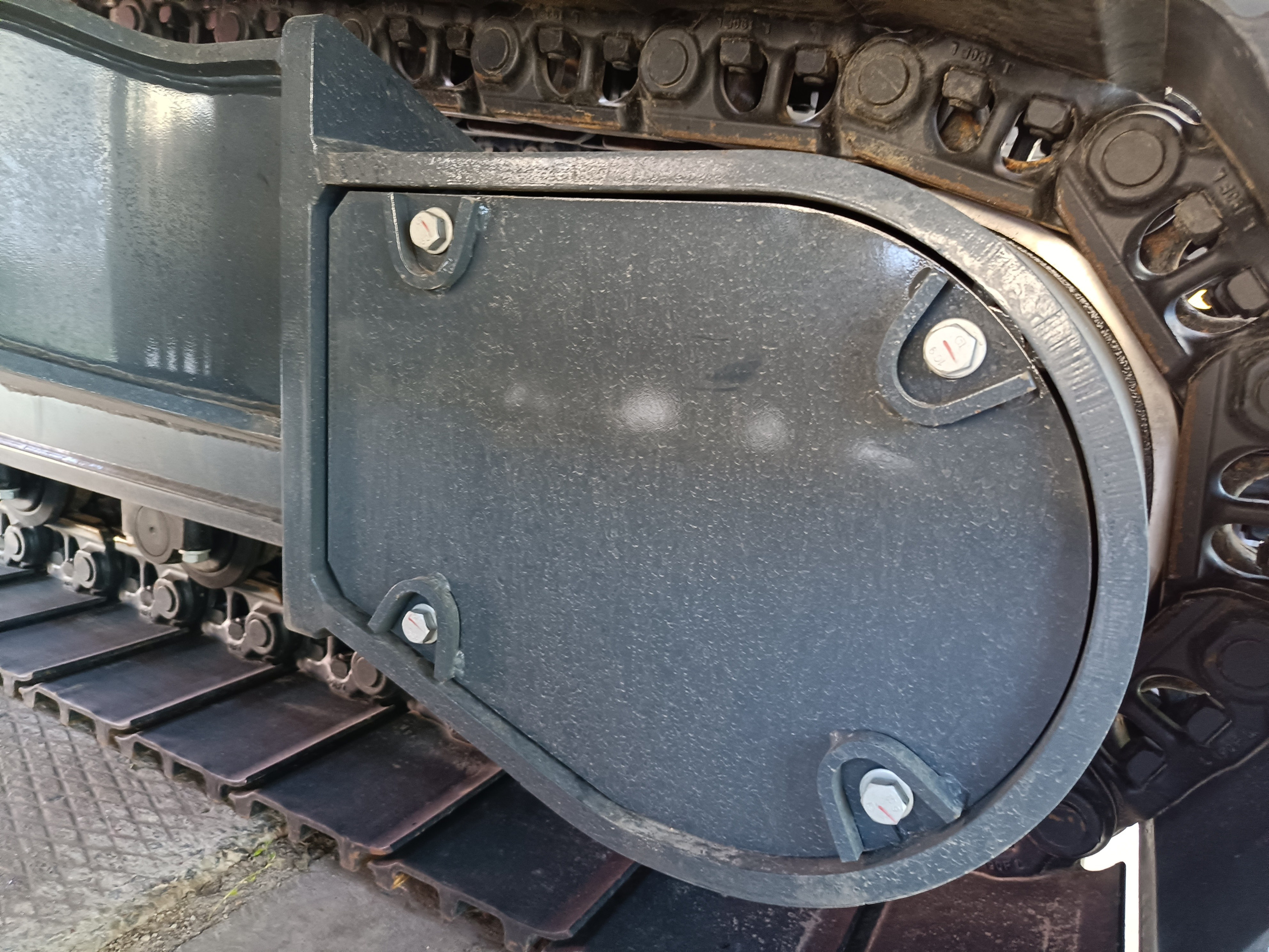 Фото гус. экс. Beezone В210EW. Продажа и обслуживание грузовой техники и спецтехники в г. Новосибирск компания СТИ