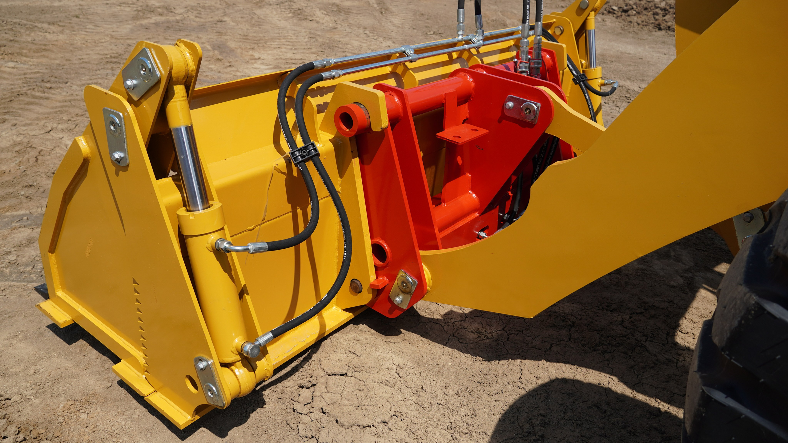 Фото фронт.погр. Beezone 928. Продажа и обслуживание грузовой техники и спецтехники в г. Новосибирск компания СТИ