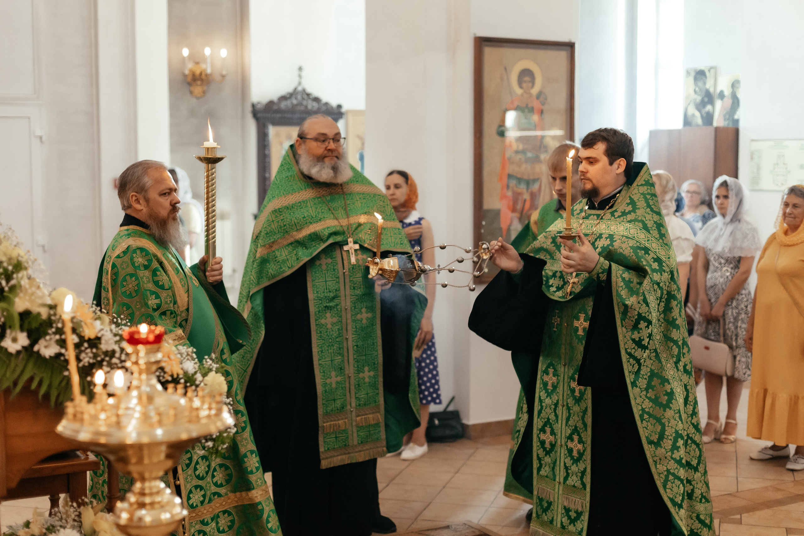 В Спасский храм принесен ковчег с мощами блгвв. кн. Петра и Февронии. Саратовское Северо-Западное благочиние