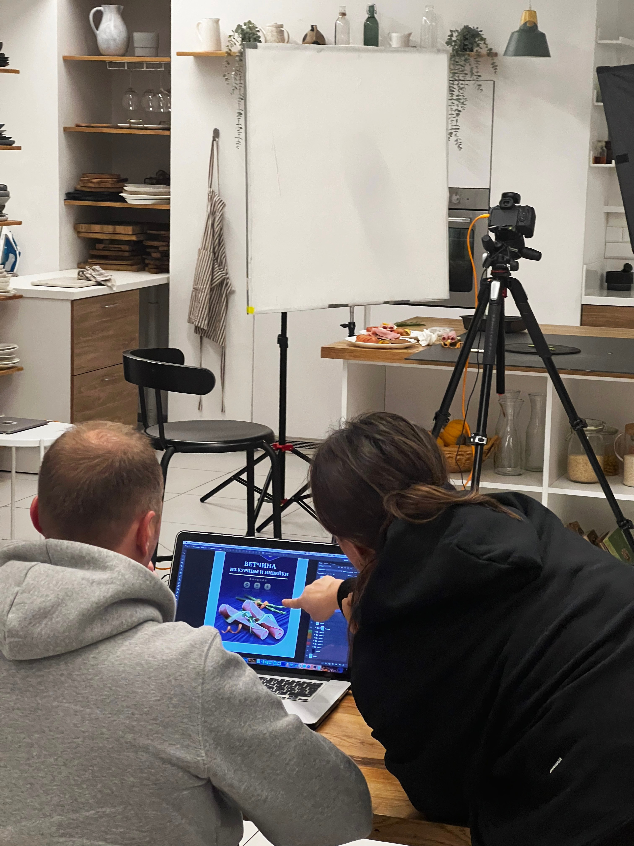 Кейсы, стоимость и backstage. Юлия Космо — фуд-фотограф, предметный стилист, Москва