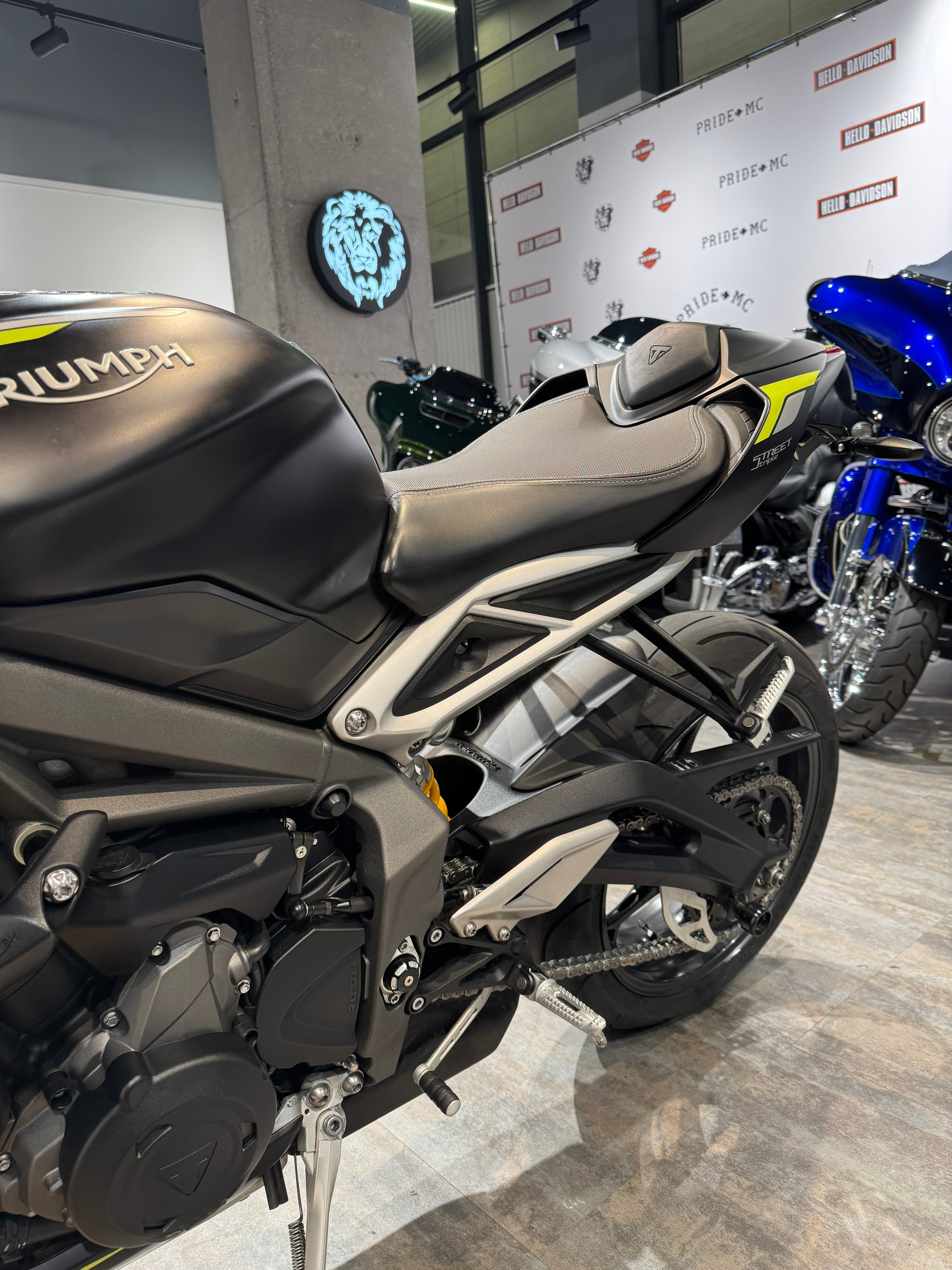 Triumph Street Triple 765 RS 2020. Hello Davidson, Москва. Только хорошие мотоциклы…