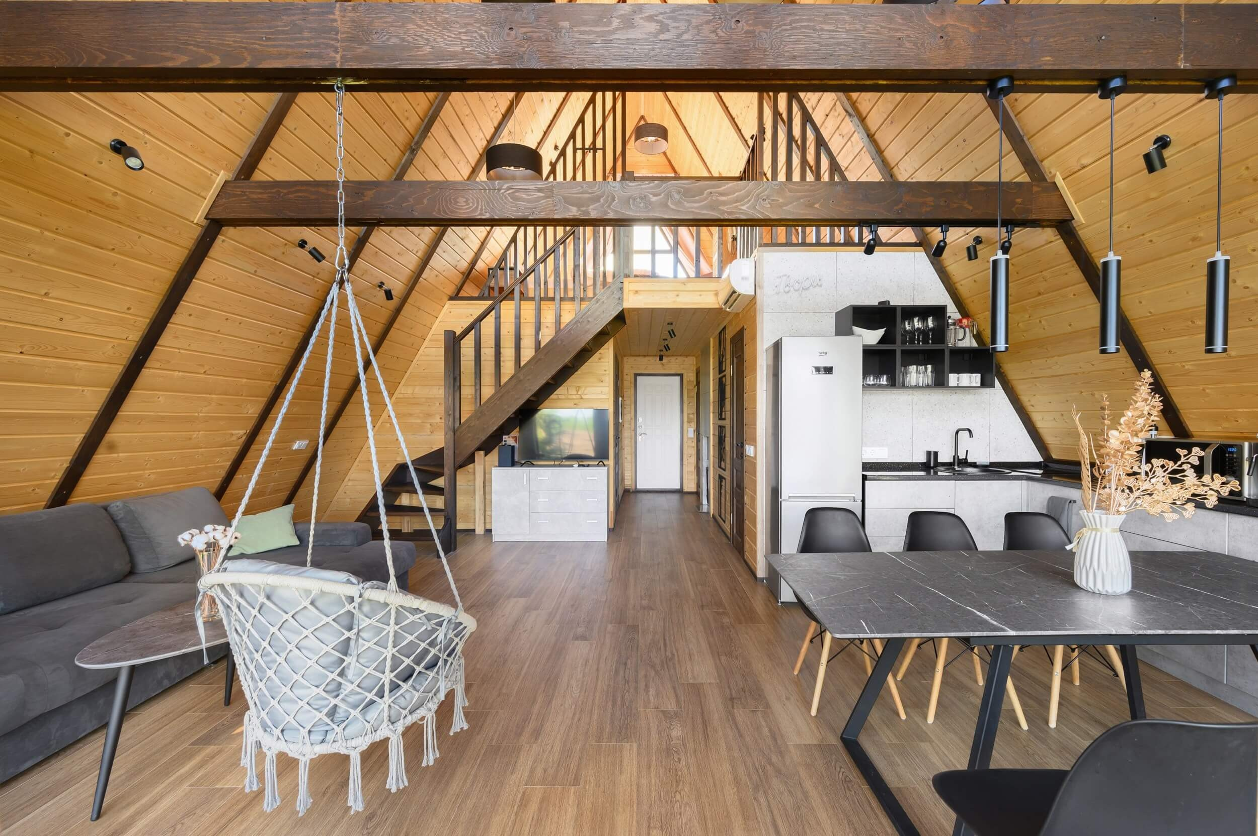 Коттедж А-фрейм с баней и уличным чаном в Подмосковье - в аренду для отдыха