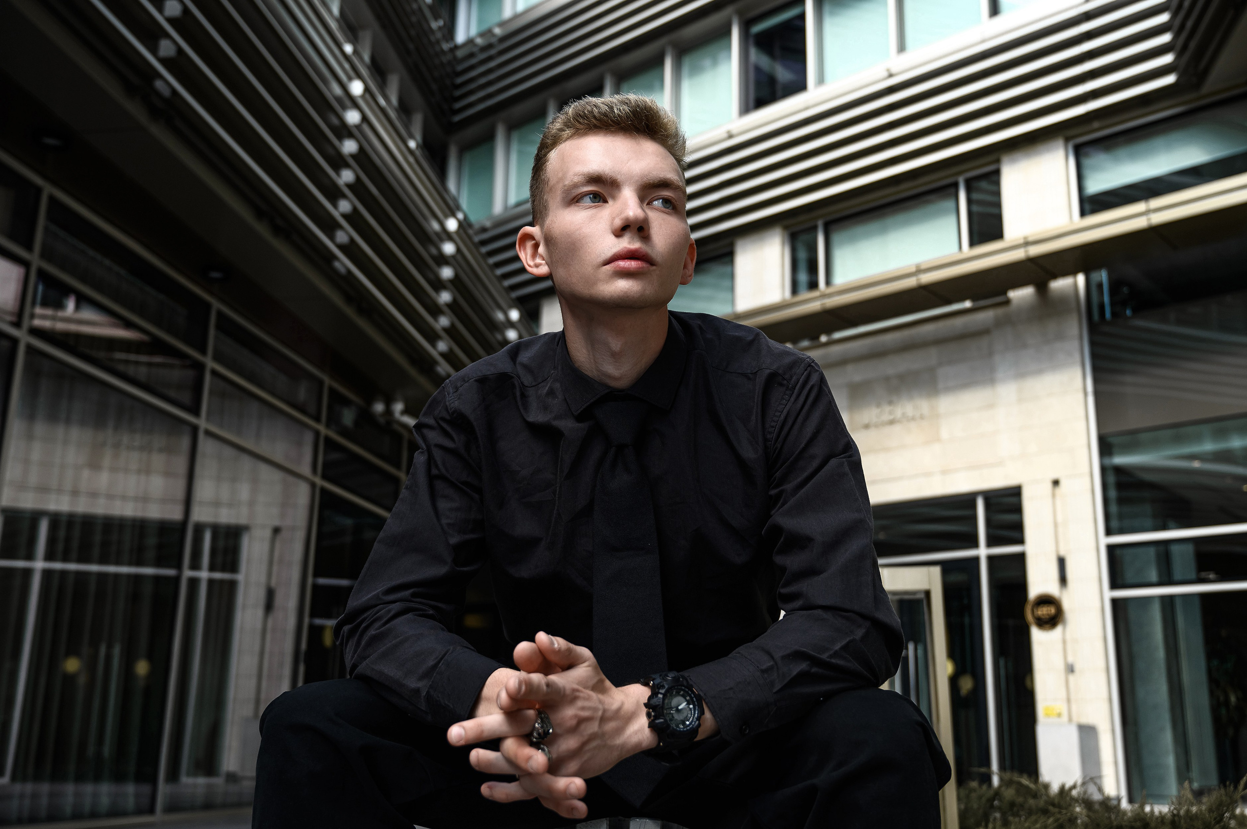 Мужской портрет во дворе БЦ URBAN от Алексея Клейменова