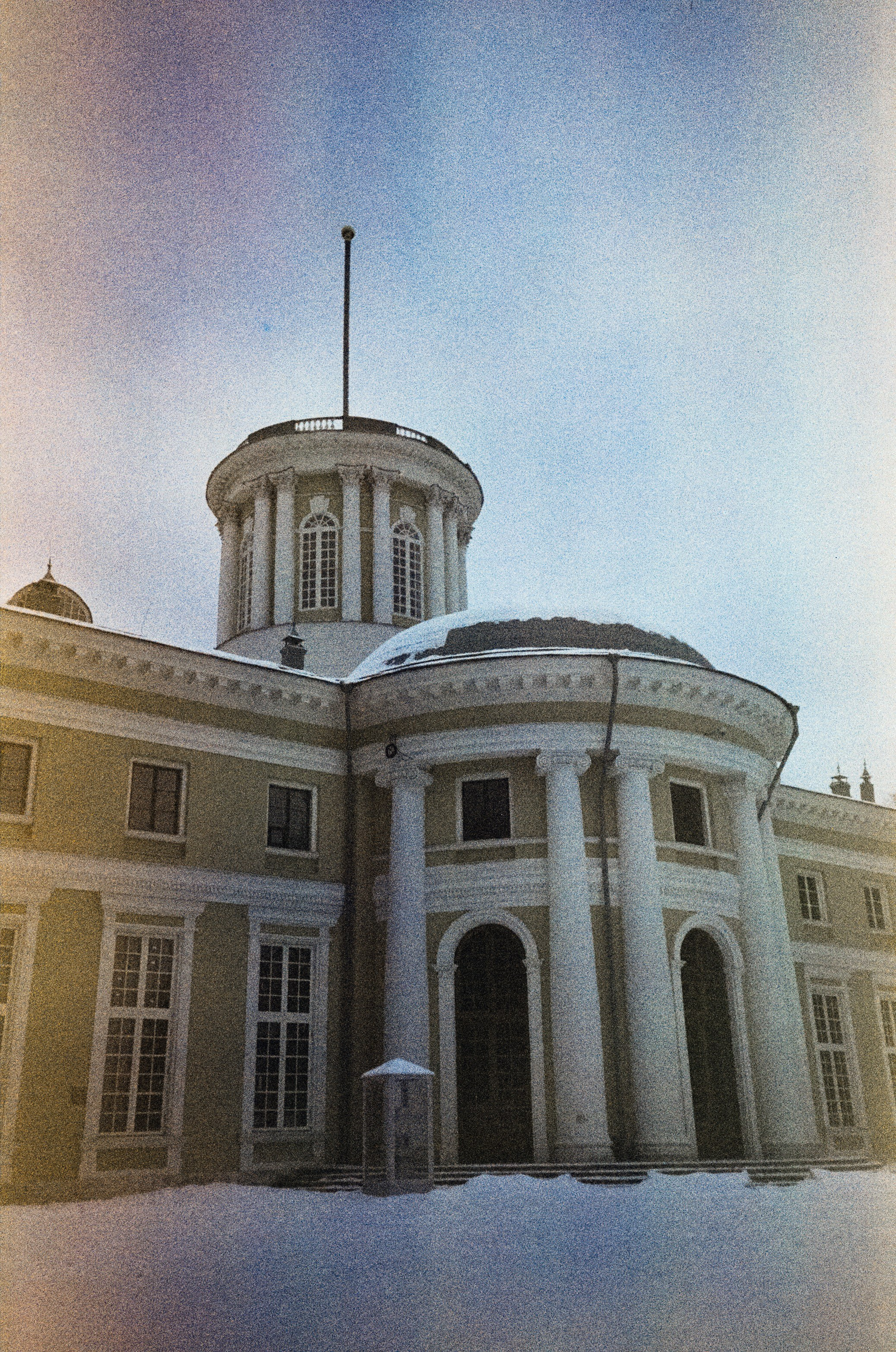 Fujicolor Superia 200 (просрочка) / Cosina CX-1 / 6 января 2025 года Усадьба Архангельское