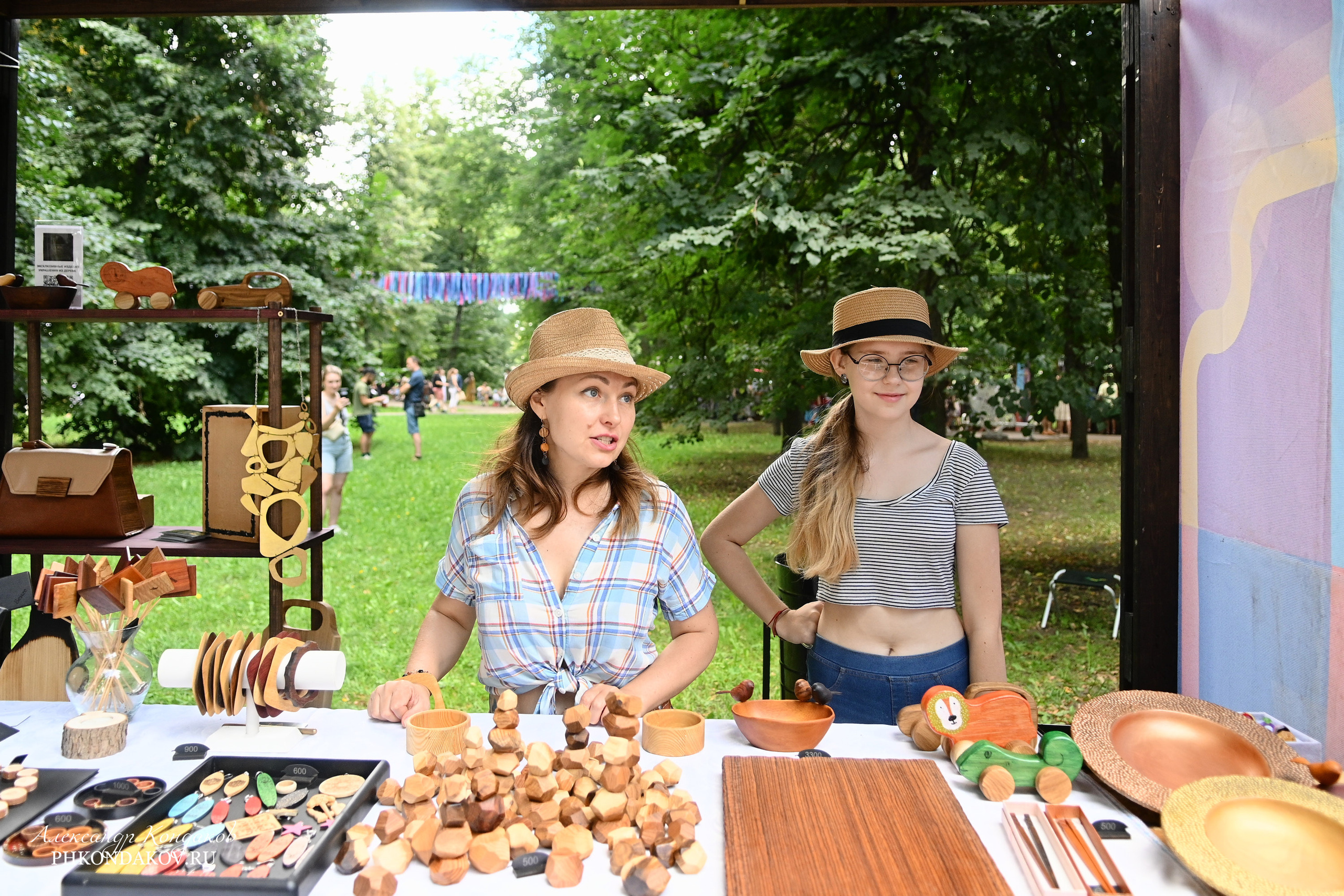 Съемка дня города в Иваново. Фотограф в Иваново: Каталожная съемка одежды и постельного белья, Wildberries