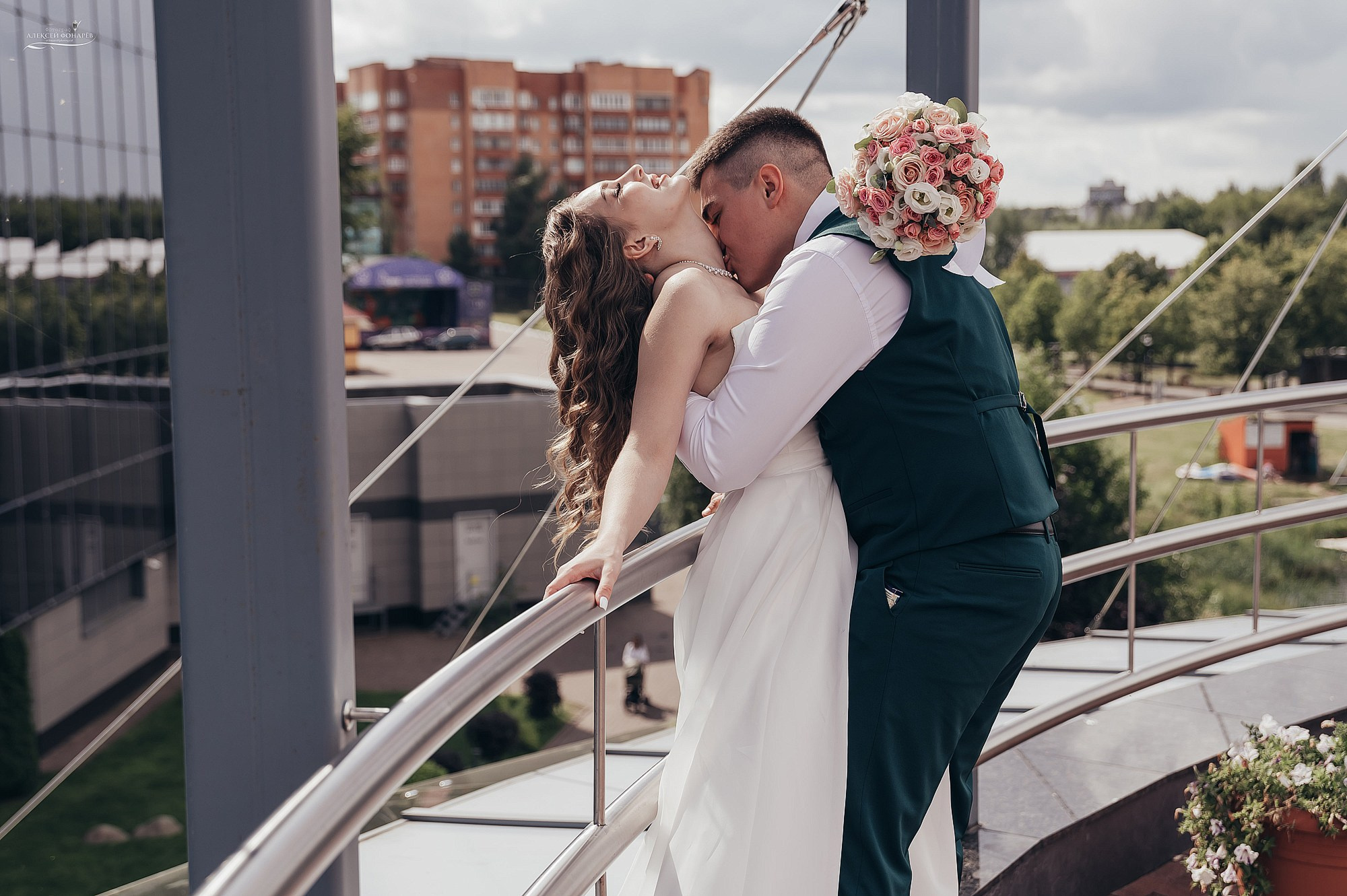 горячий поцелуй жениха