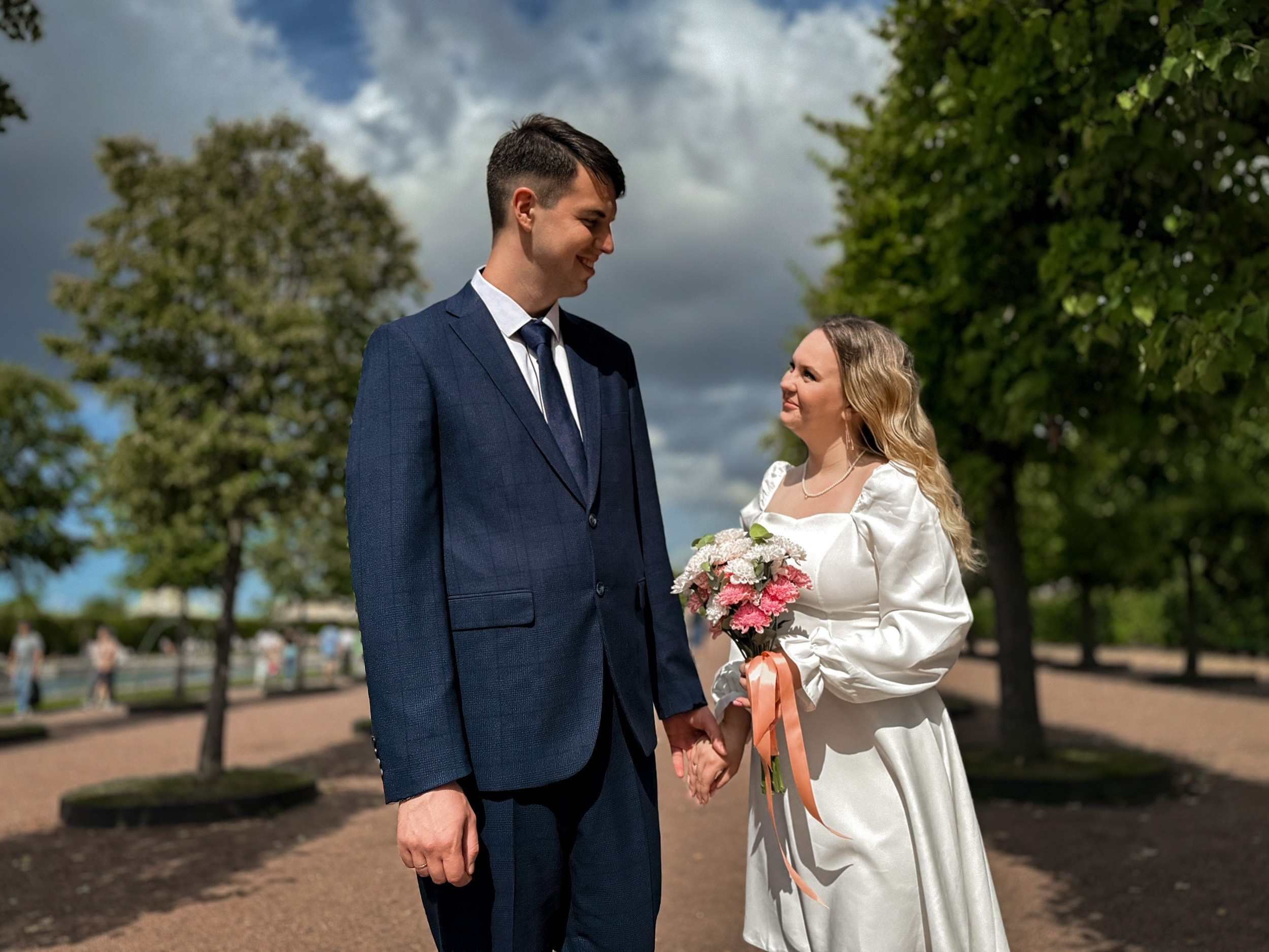 Фотосъёмка свадьбы на айфон в Петергофе. Фотограф Алексей Лукин. Свадьба, мероприятие, корпоратив, юбилей, фотосессия, портрет. Фотосъёмка в Санкт-Петербурге. Ретушь фотографий