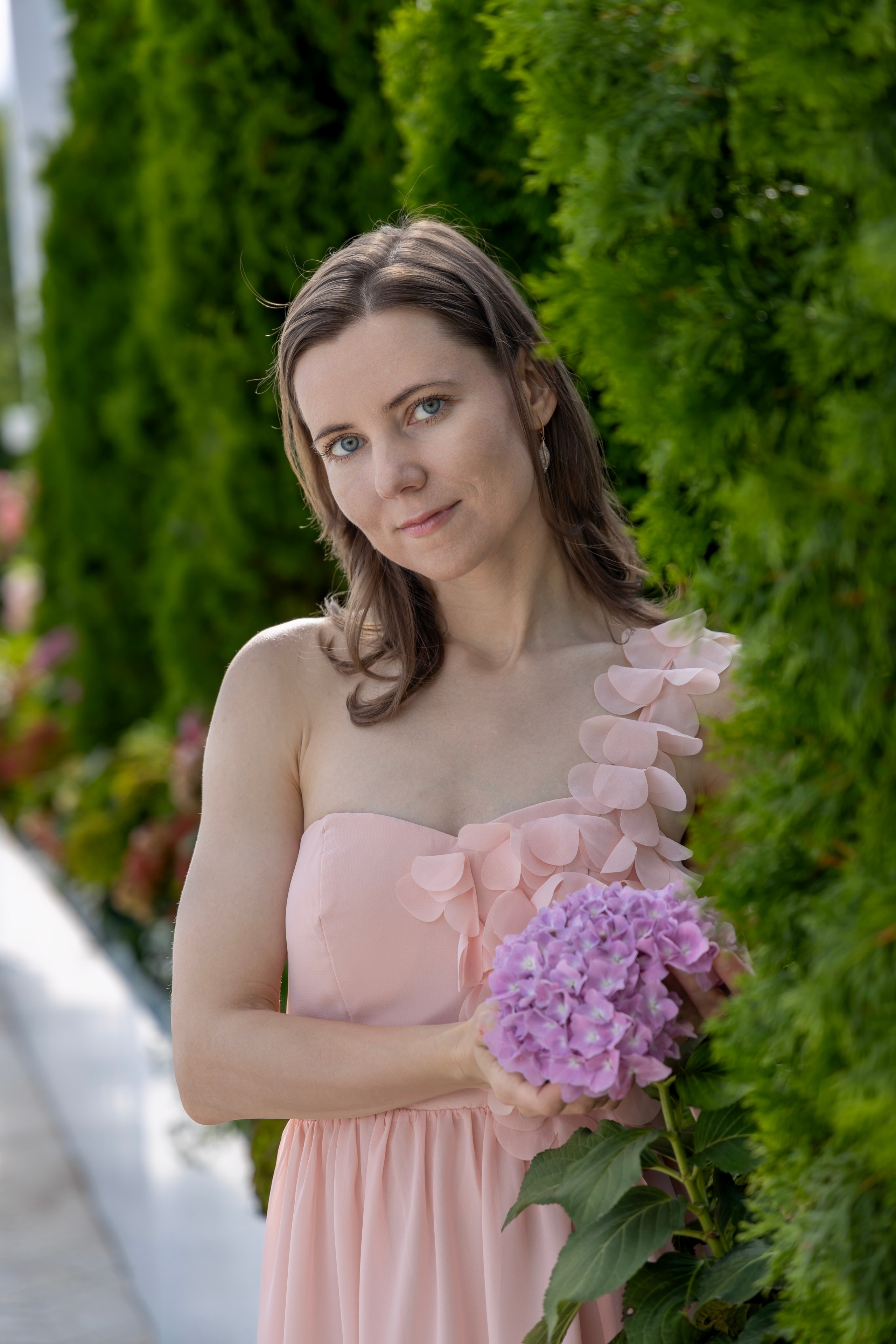 Фотосессия на новой набережной Коломенского: нежность, цветы и вдохновение. Репортажный, семейный и студийный фотограф в Москве Демин Алексей