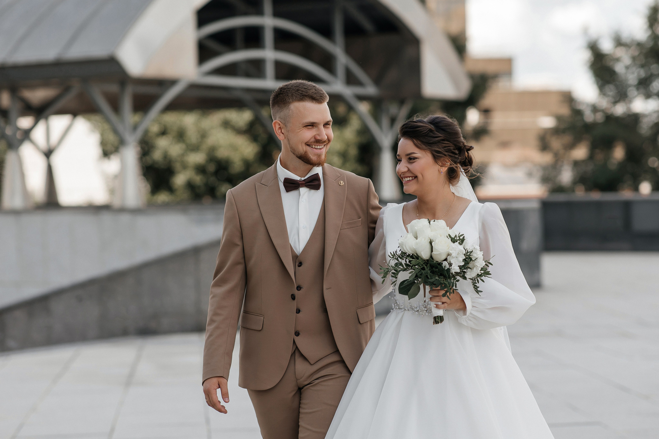 Свадебная фотосессия у Дома Музыки. Свадебный фотограф в Москве Дарья Олендарёва