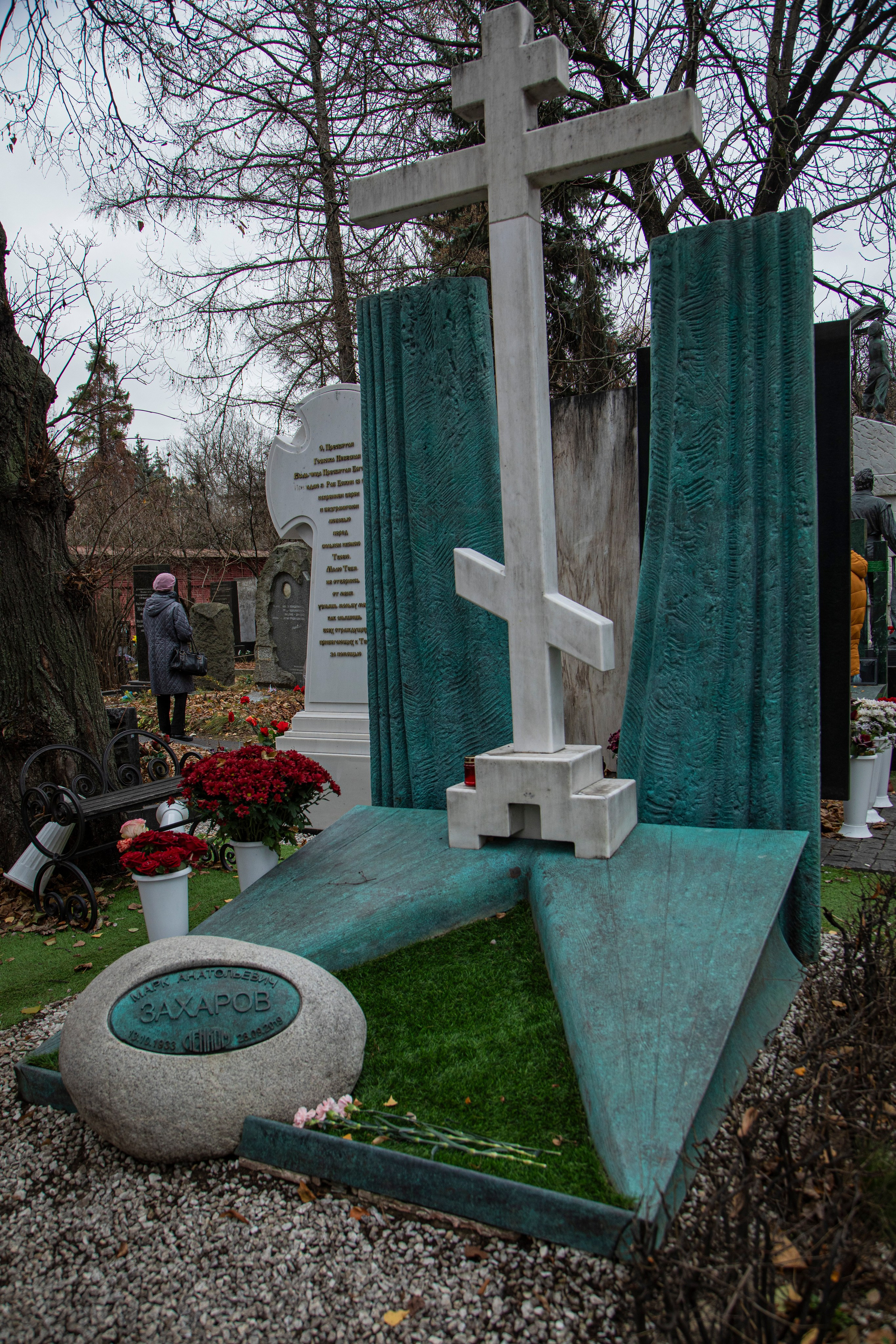 Осенняя прогулка по Новодевичьему кладбищу. Фотограф Сергей Ловкий