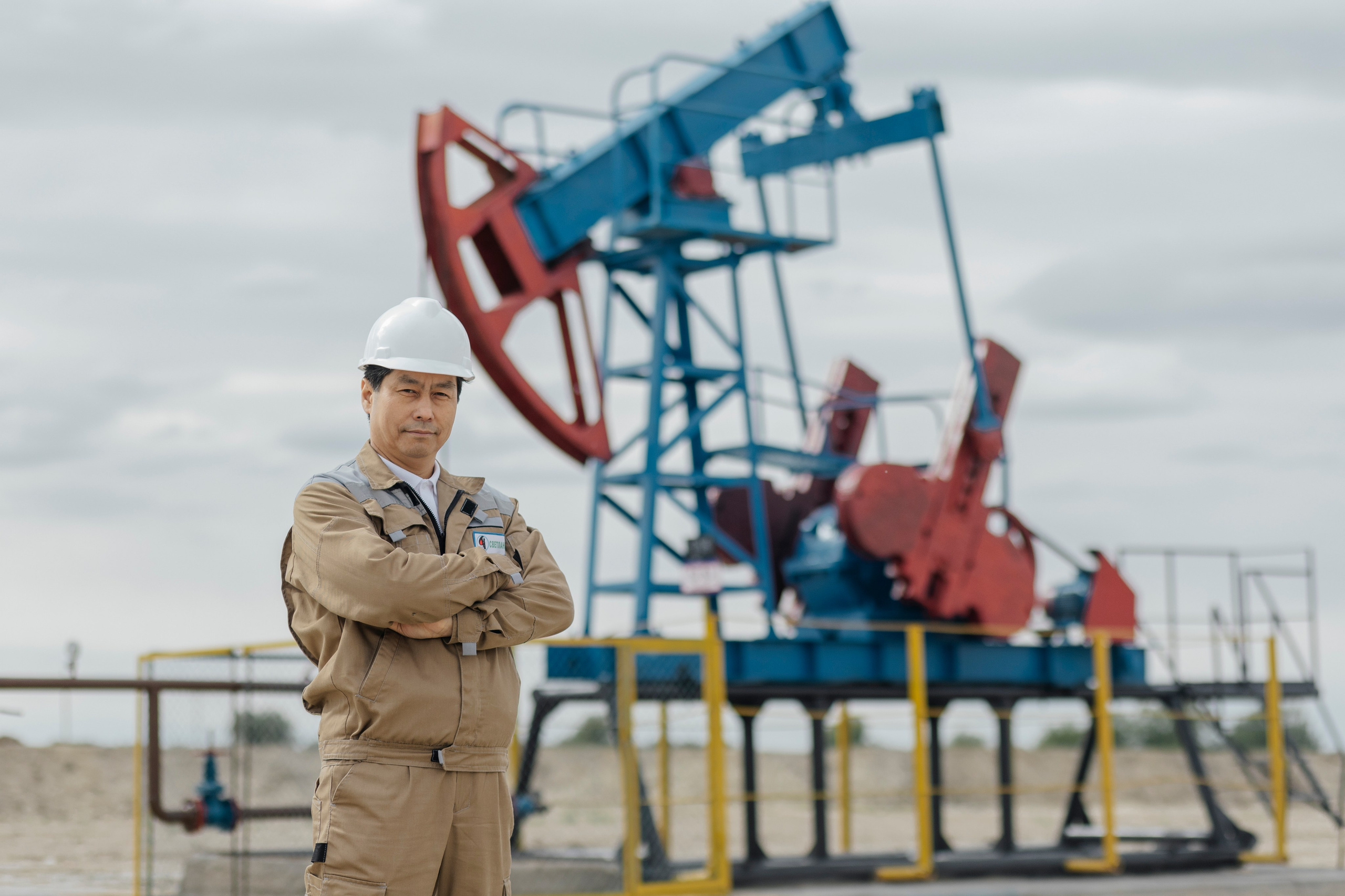 Промышленная фотосъёмка для Ассоциация НДО Petromining. Фотограф в Алматы Сиражев Карымсак. Фотосессия, бизнес портреты