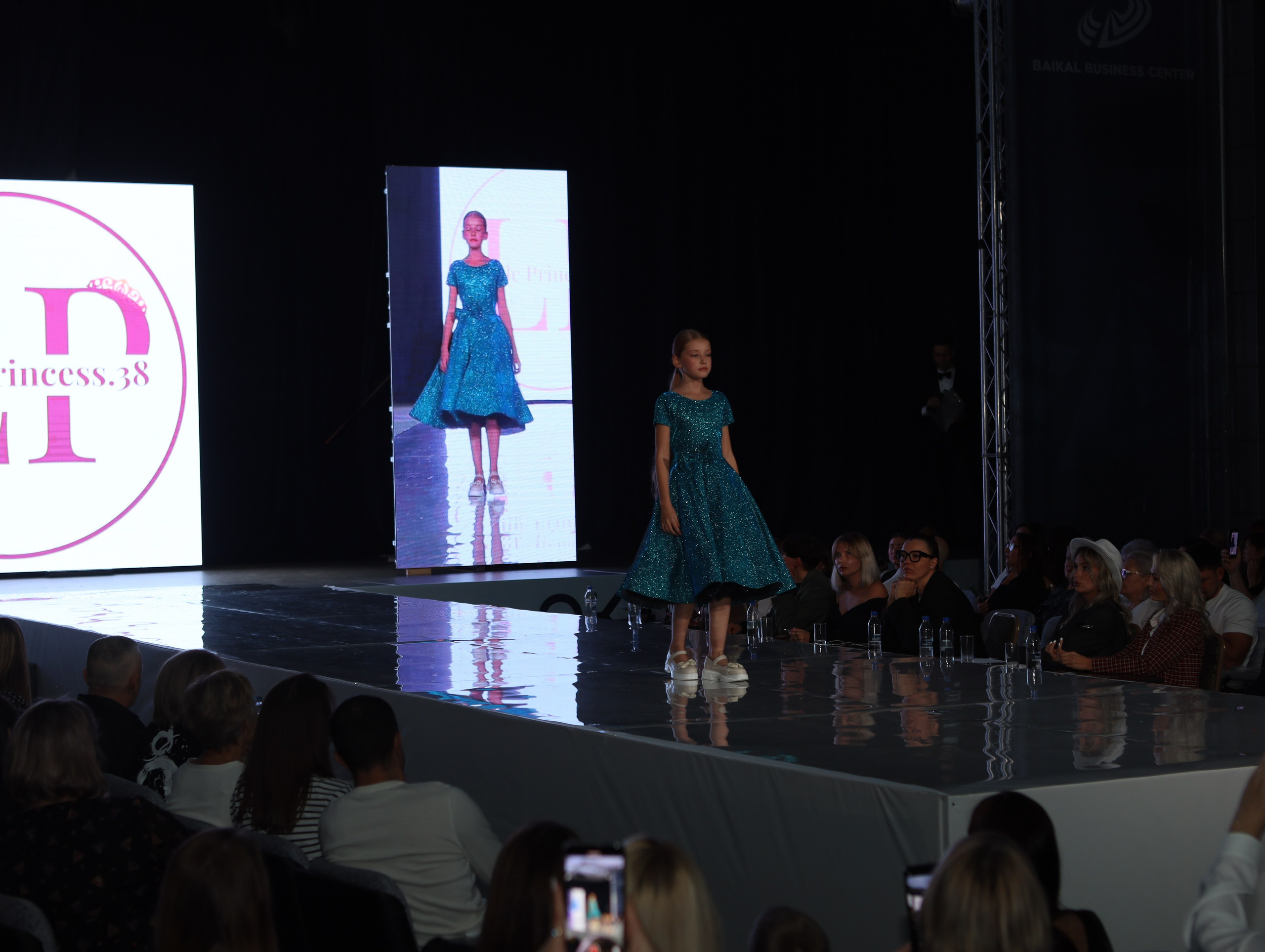 Участвуем в модном показе Сибири. Little_Princess.38