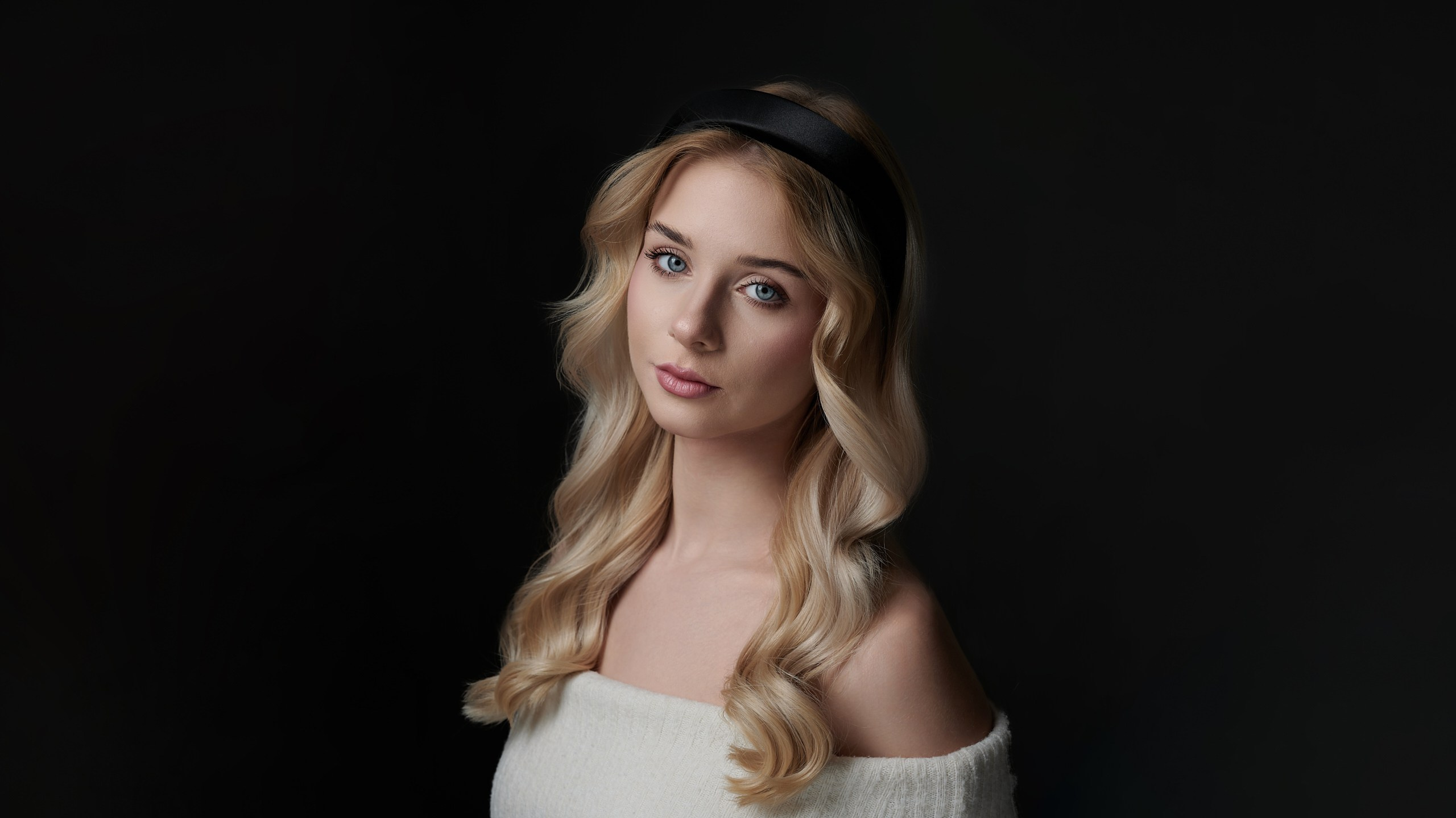 Studio Portraits – Professional Indoor Photography. Nikolay Samara — Portrait, Lifestyle, Event & Work and Sport Photography in Bratislava