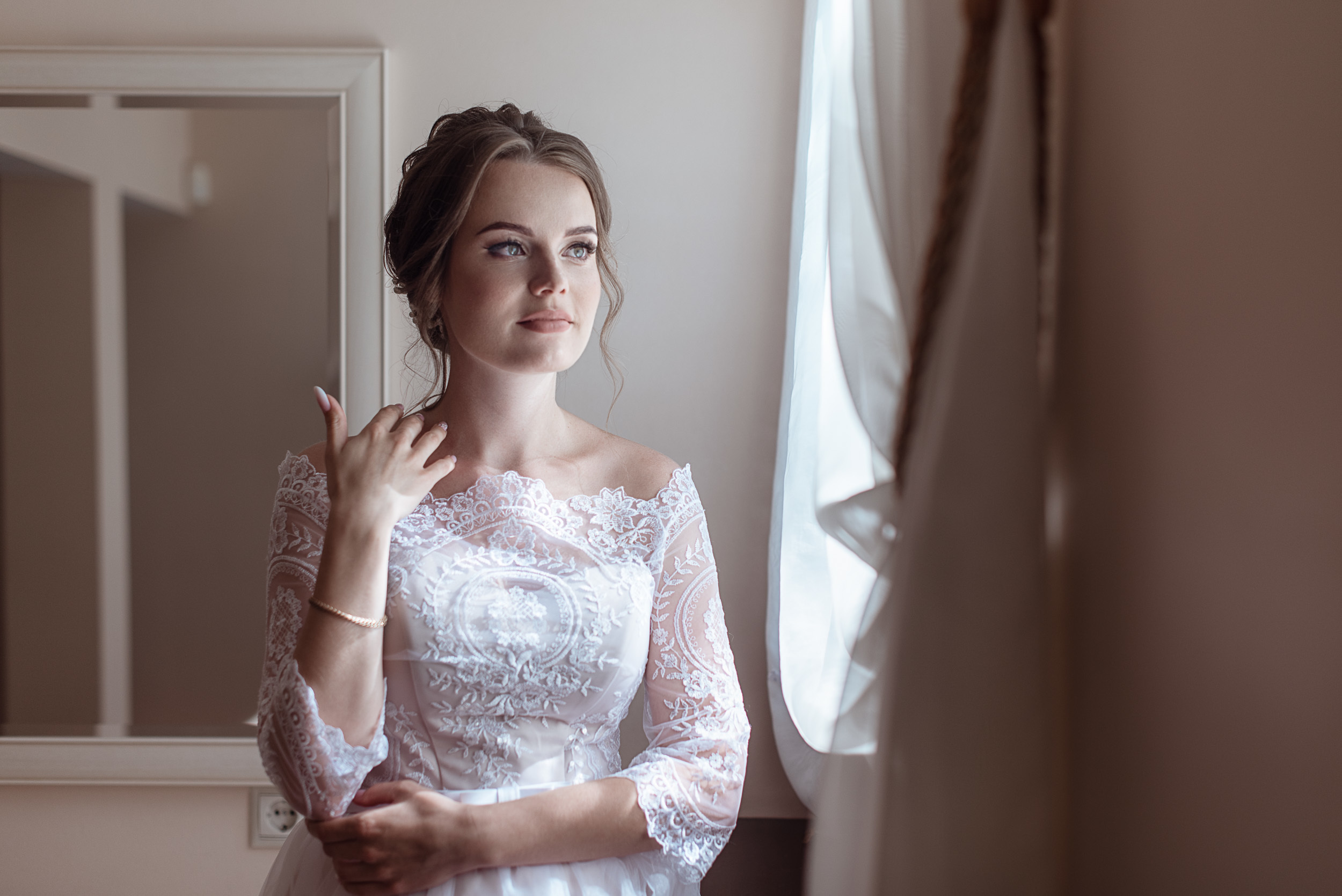 Утро невесты в отеле «Клевер» в Клину. Свадебный фотограф, видеограф в Клину, Москве, Зеленограде, Калабушкин