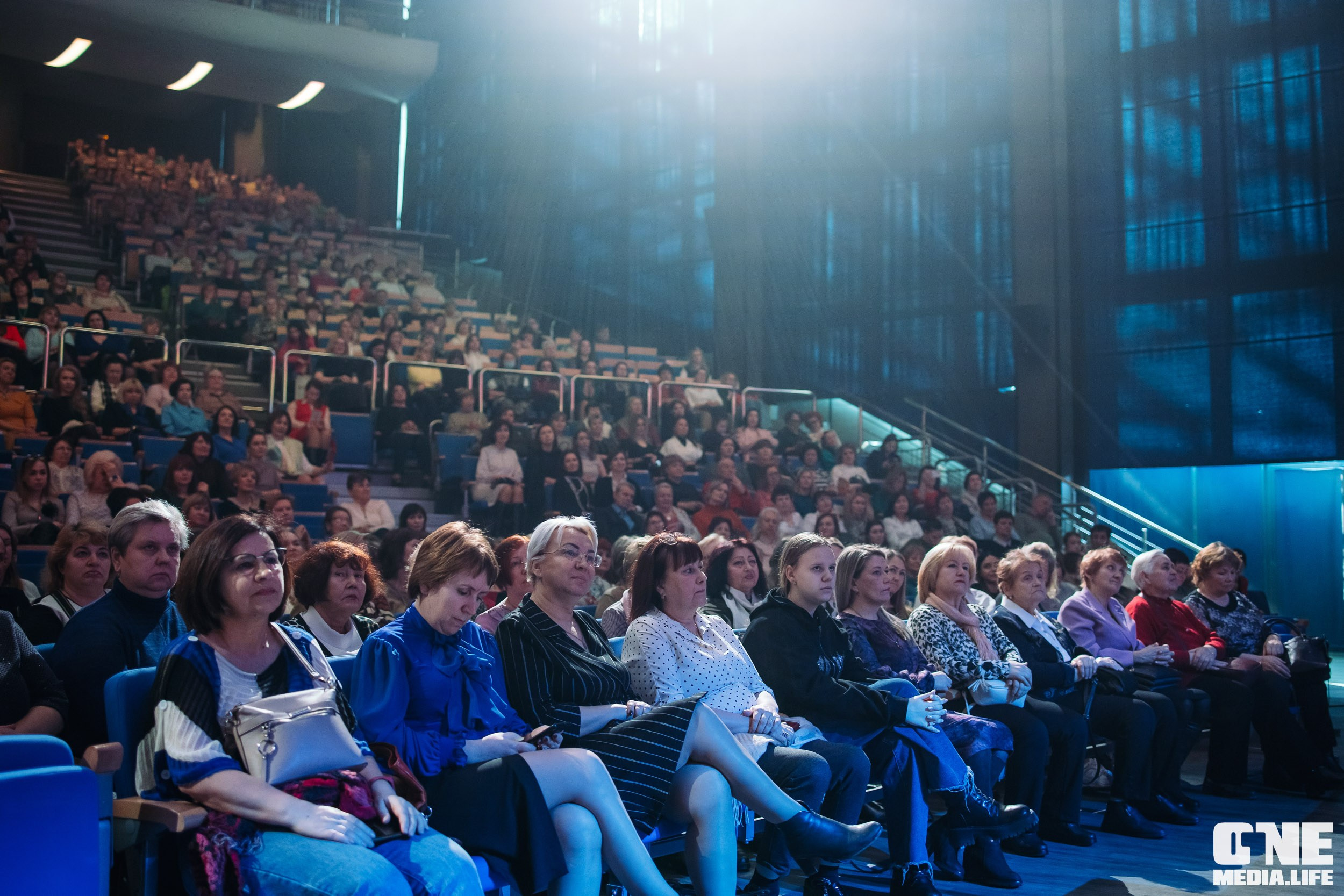 Концерт 8 марта в Янтарь холл. One Media Life: фоторепортажи, фотоотчеты с мероприятий и заведений