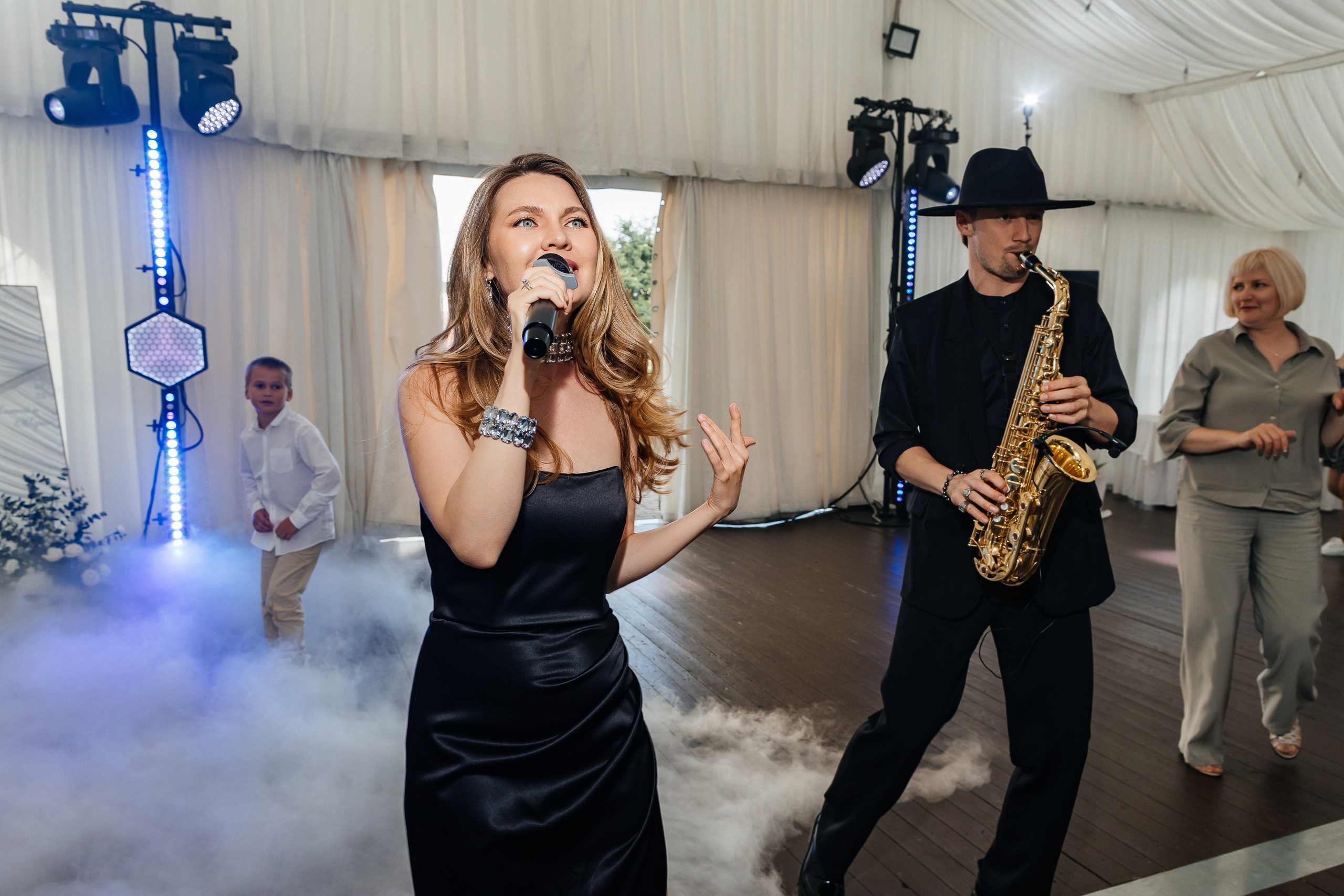 Красивая летняя свадьба в шатре. Олег Сверчков | Свадебный фотограф Вологда