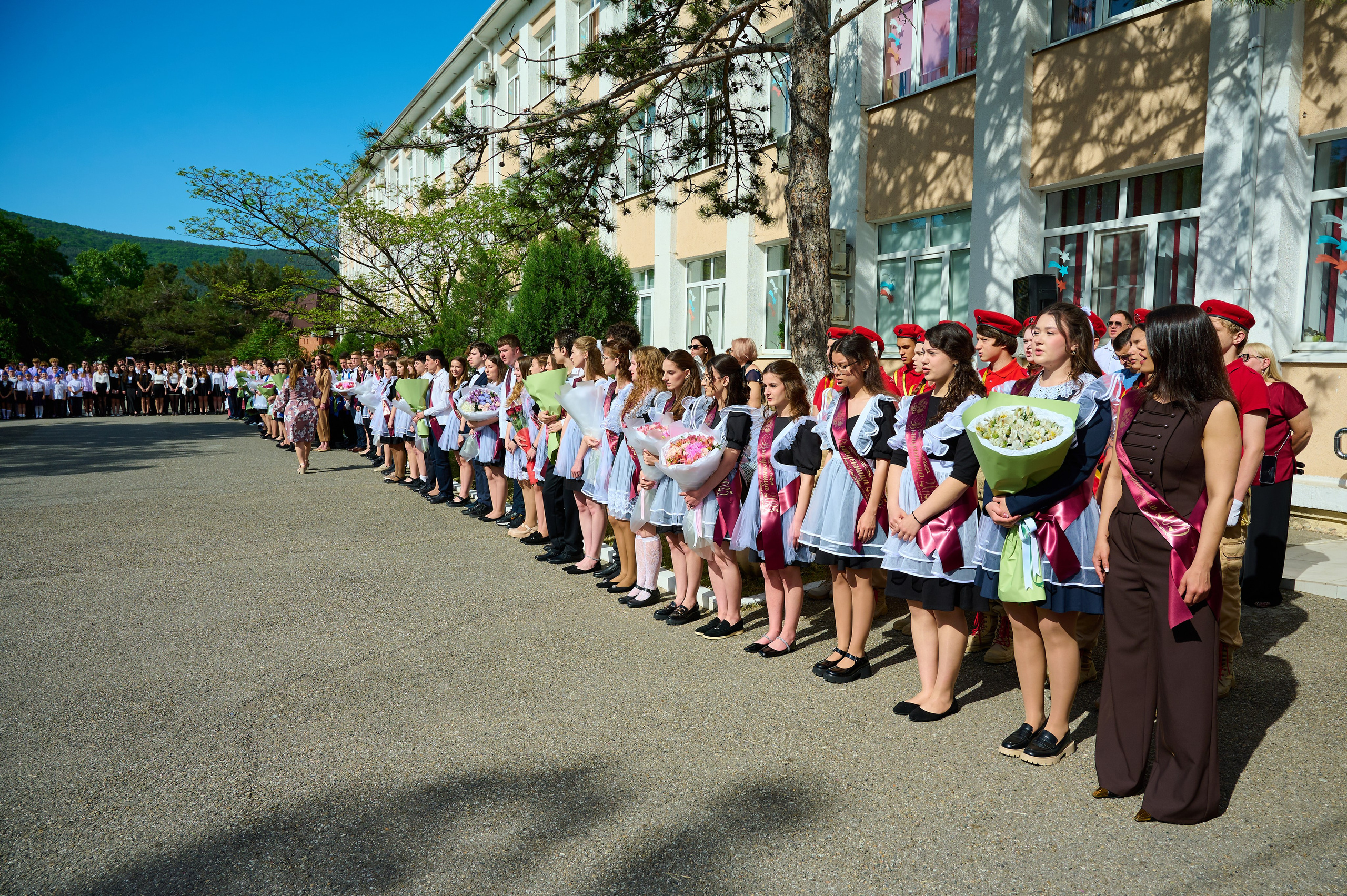 Последний звонок 2025. Жизнь курорта Кабардинка в фотографиях