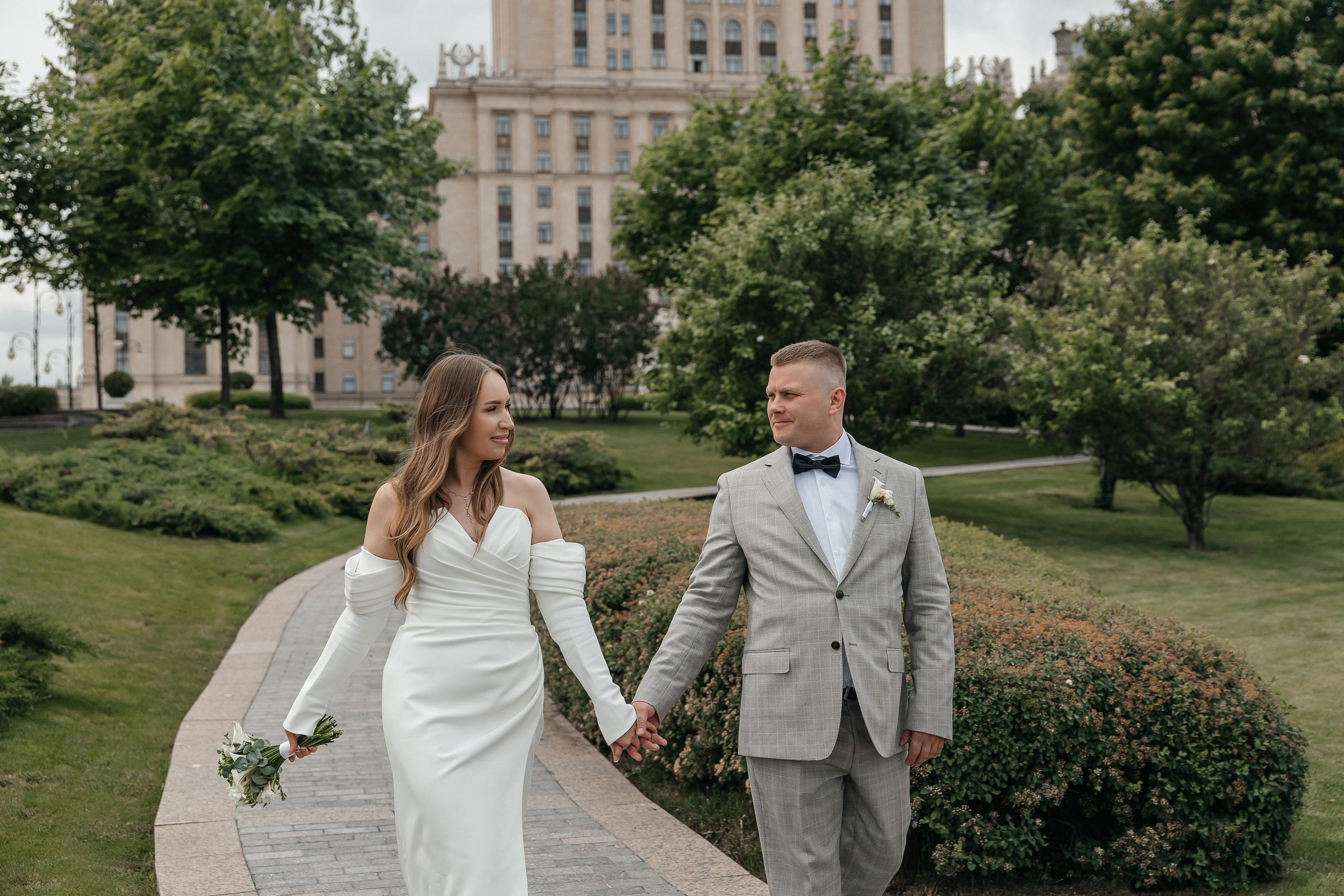 Свадебная прогулка в Москве. Свадебный фотограф в Москве Дарья Олендарёва