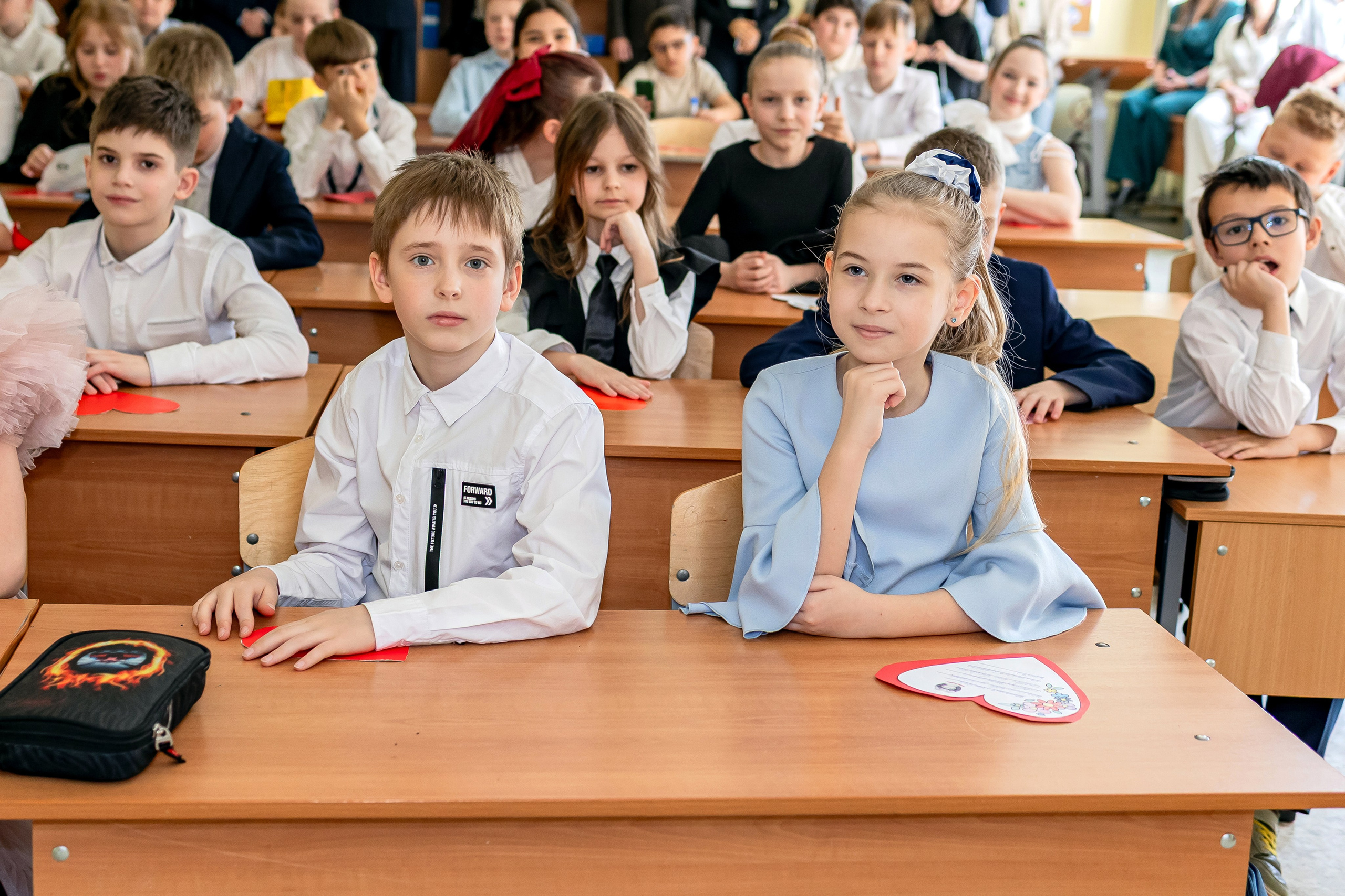 Выпускной в начальной школе в классе. Фотограф и видеограф Москва. Свадебный фотограф, видеограф. Выпускные альбомы. Оживающие альбомы