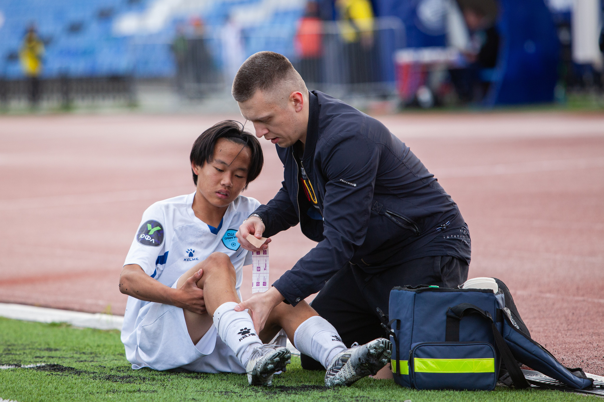 Матч юношеской футбольной лиги между командами СШ «Сахалин» и «СШОР № 1» (Комсомольск-на-Амуре). Кутузов Евгений Фотограф в Южно-Сахалинске