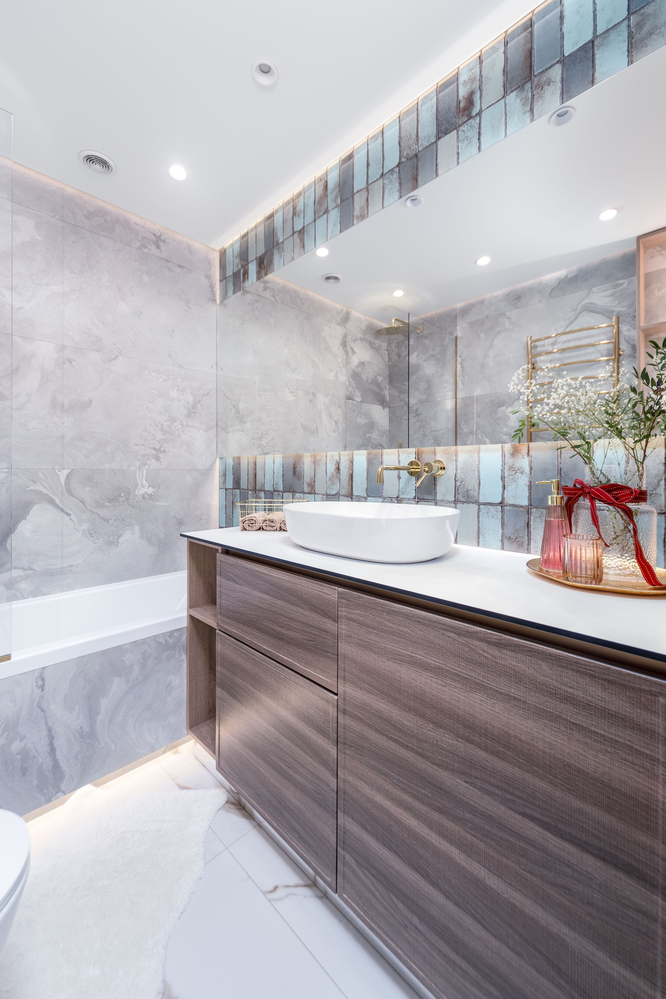 Фото интерьера санузла в трехкомнатной квартире