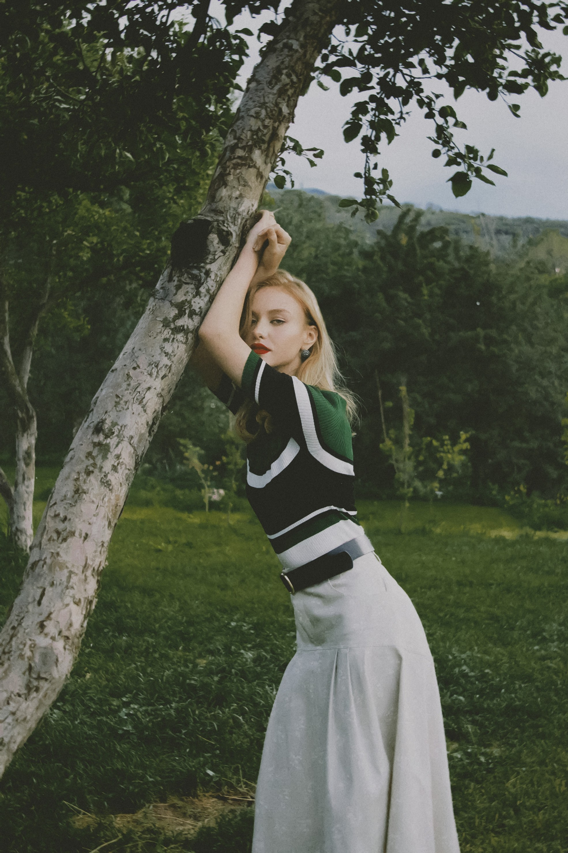 Près de l'arbre. Fashion, portrait, personal photographer. Almaty, KZ