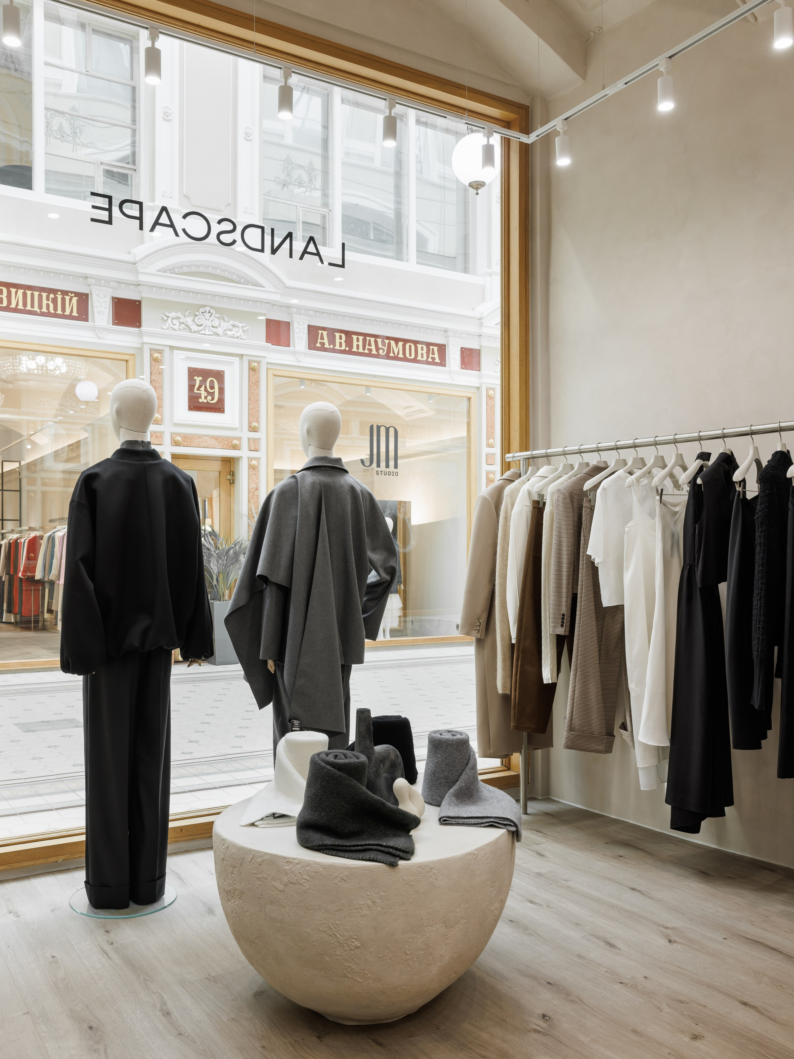 Торговый дом «Пассаж», Санкт‑Петербург — интерьер с бионическими формами и историческим контекстом, авторский проект Ксении Новиковой