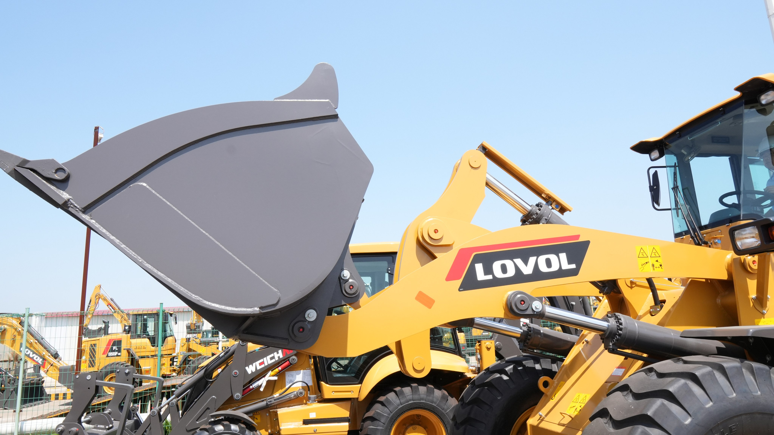 Фото фронт. погр. Weheavy WL855F-N. Продажа и обслуживание грузовой техники и спецтехники в г. Новосибирск компания СТИ