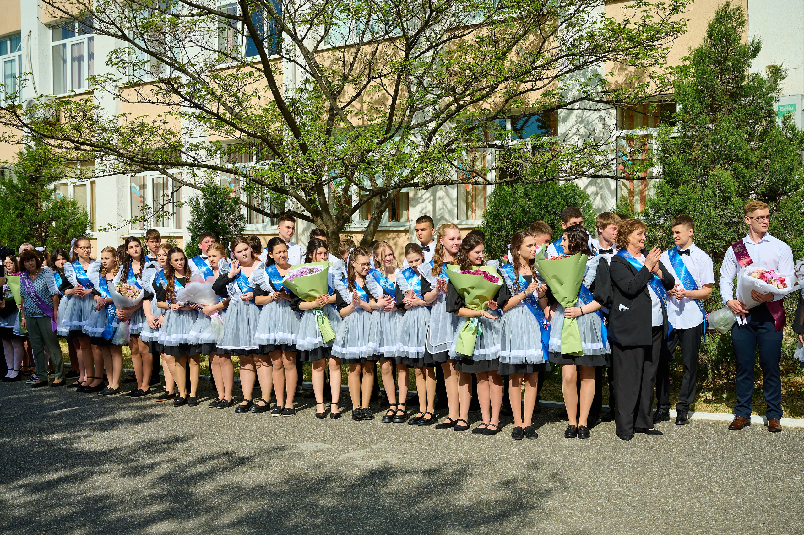 Последний звонок 2025. Жизнь курорта Кабардинка в фотографиях