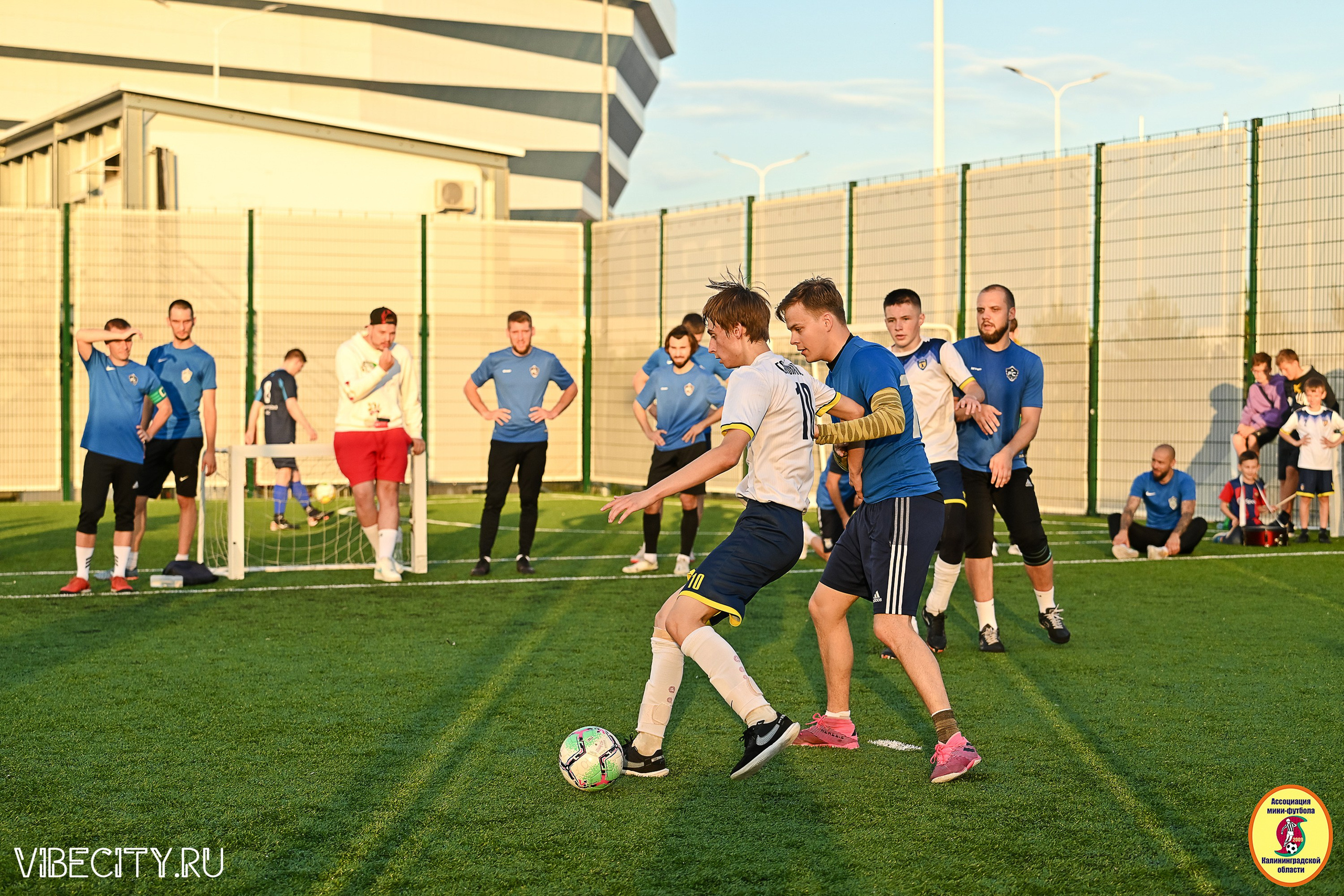 ИГРЫ МИНИ-ФУТБОЛЬНОЙ И КОРПОРАТИВНОЙ ЛИГИ. VIBECITY.RU Вайб Сити Ру Фоторепортажи Фотоотчеты Калининград