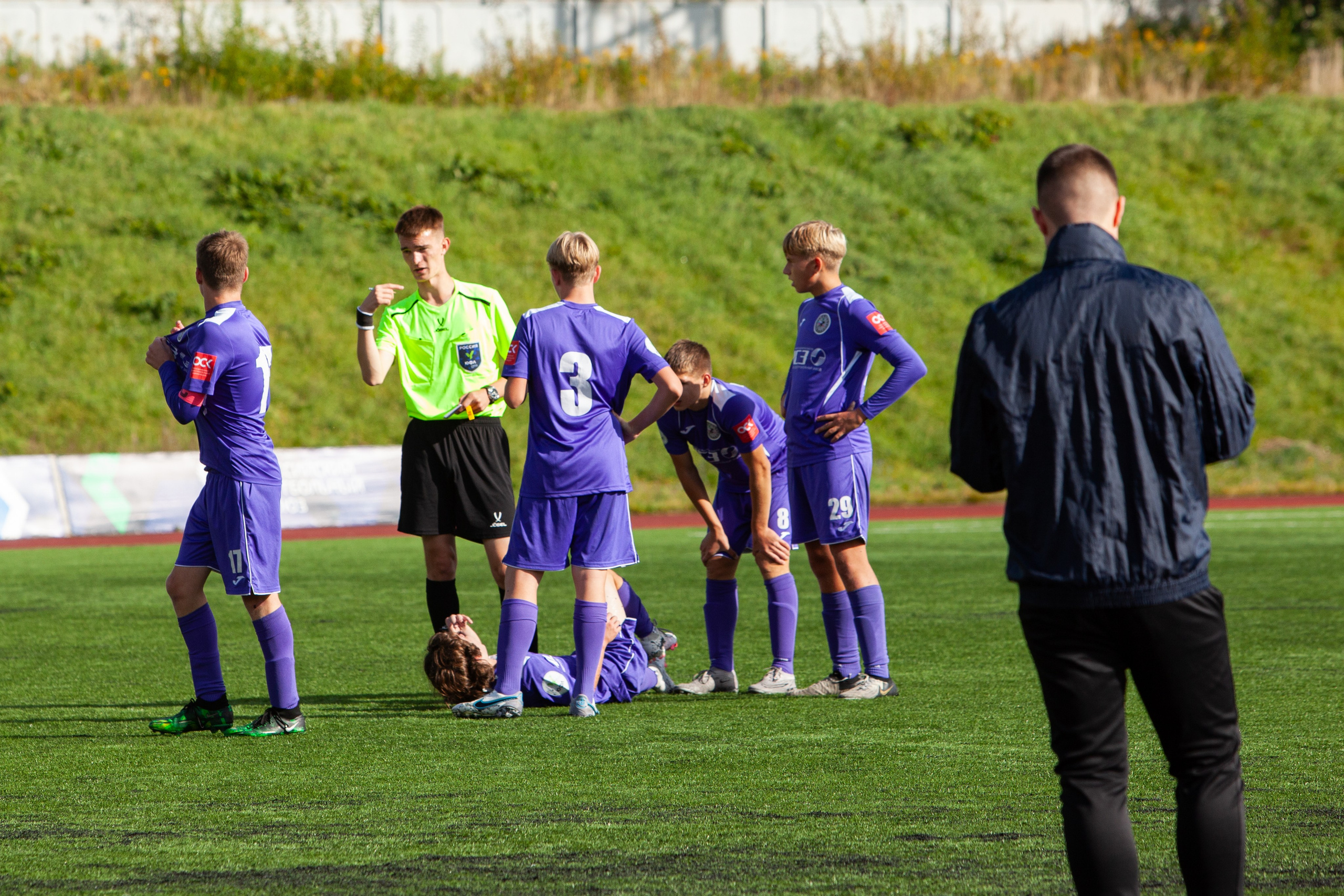 Матч юношеской футбольной лиги между командами СШ «Сахалин» и «СШОР № 1» (Комсомольск-на-Амуре). Кутузов Евгений Фотограф в Южно-Сахалинске