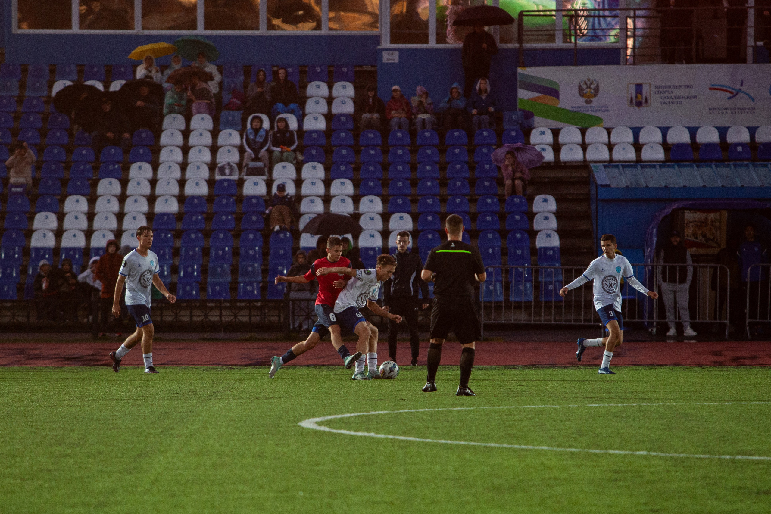 Матч юношеской футбольной лиги между командами СШ «Сахалин» и «СШОР № 1» (Комсомольск-на-Амуре) (U-18). Кутузов Евгений Фотограф в Южно-Сахалинске