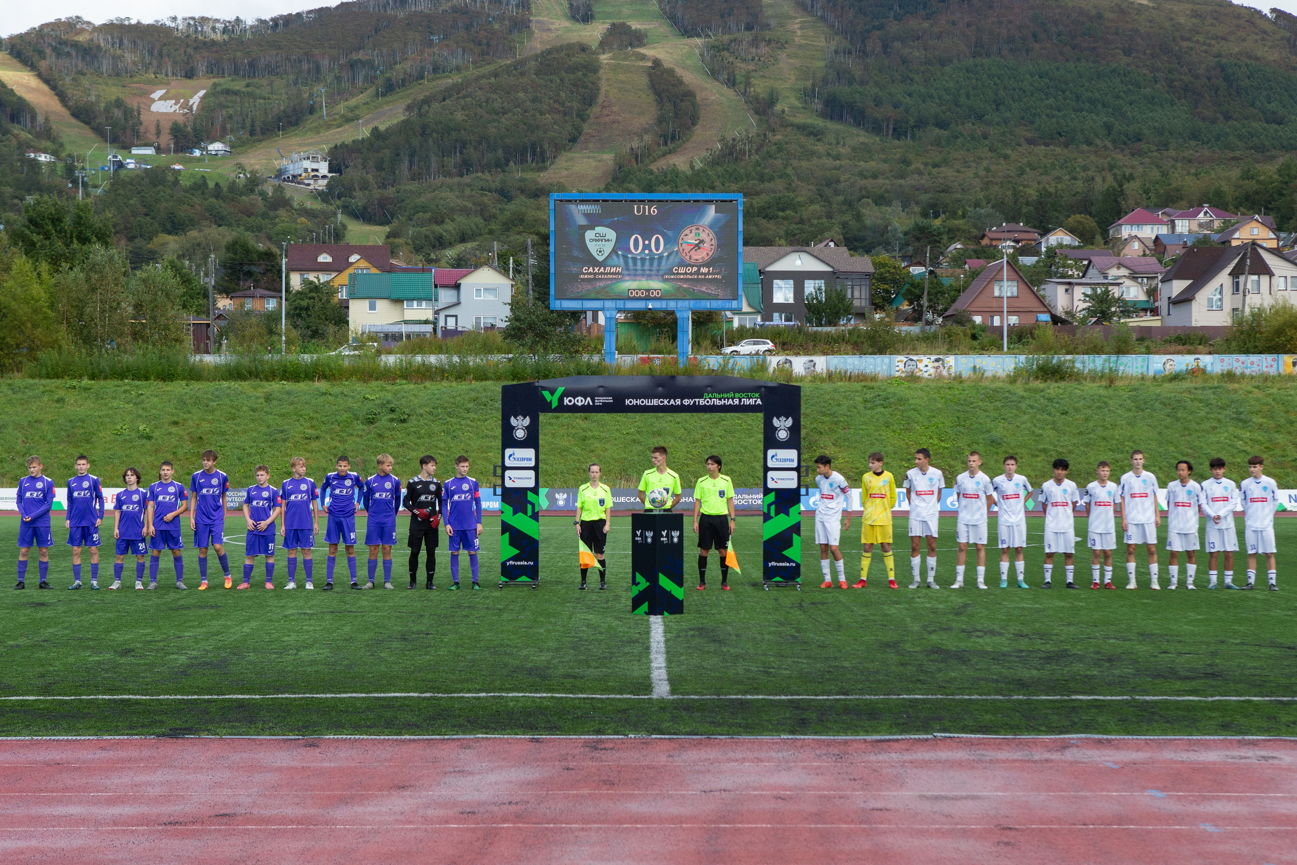 Матч юношеской футбольной лиги между командами СШ «Сахалин» и «СШОР № 1» (Комсомольск-на-Амуре). Кутузов Евгений Фотограф в Южно-Сахалинске