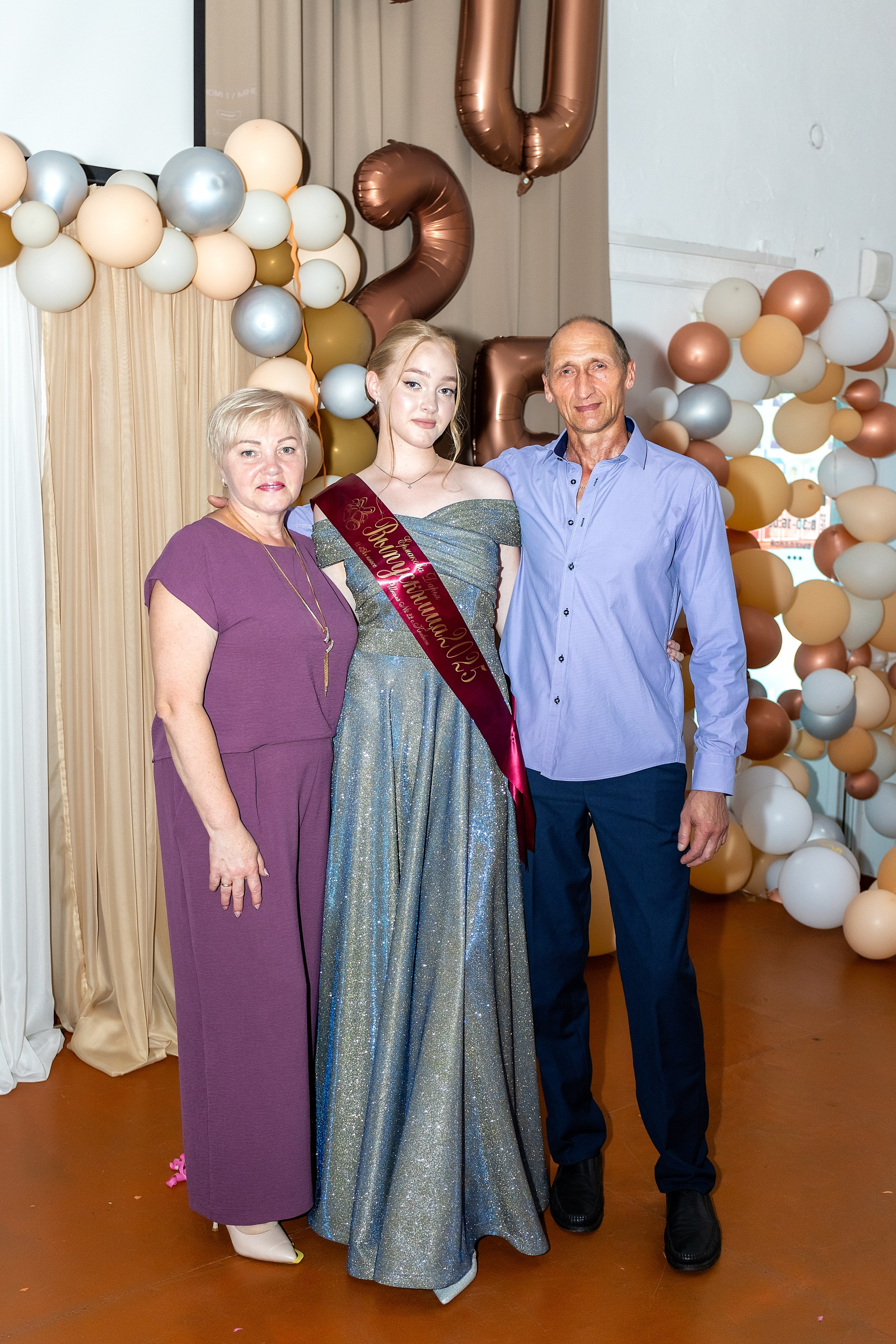 Выпускной. Школа 22, 11 класс. Стильный выпускной альбом Владивосток фотограф Вероника Мигачева