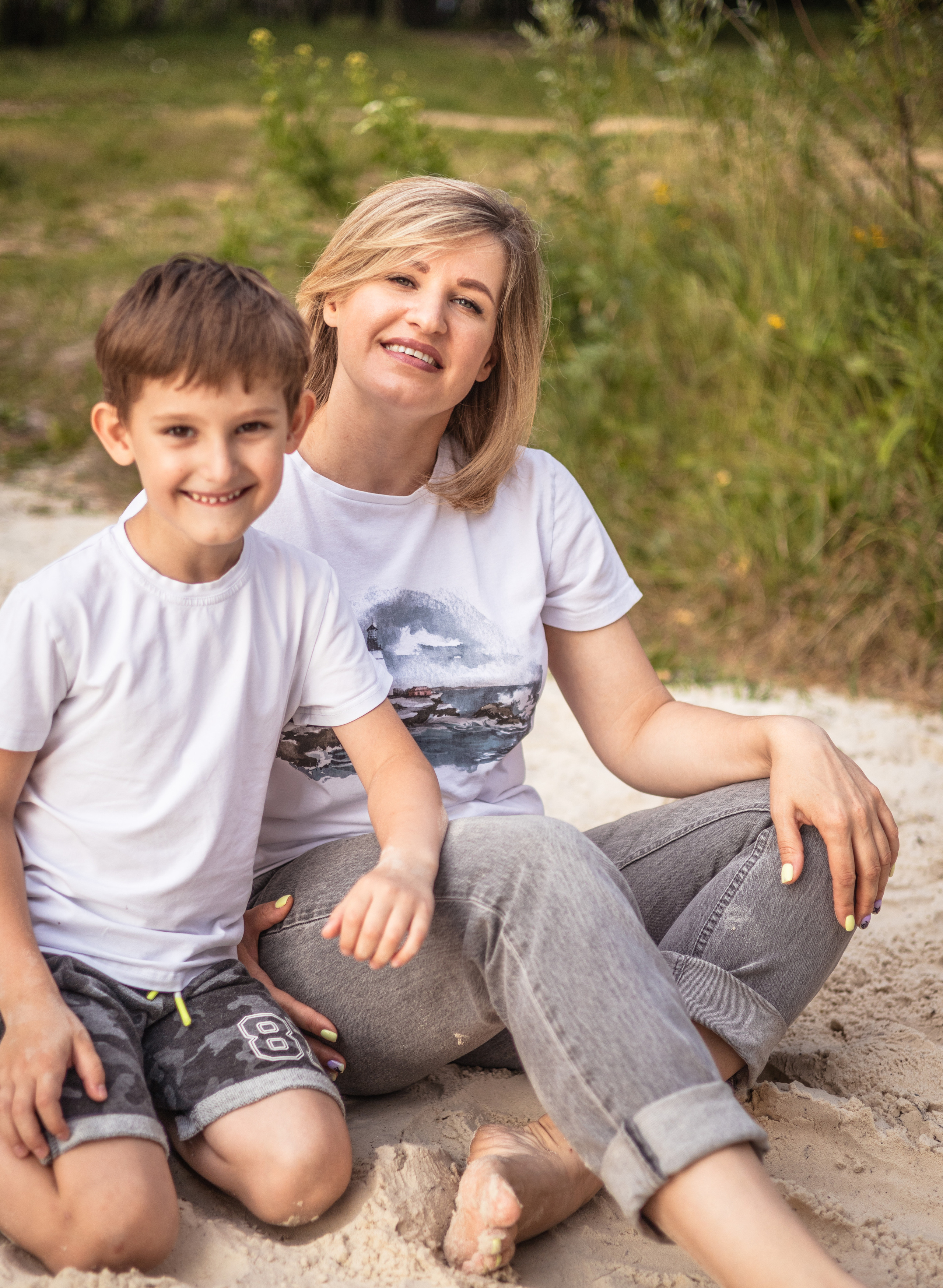 Family photo session in the sunset lights. Family, portrait, content photo in Costa Rica Evgeniya Besprozvannykh