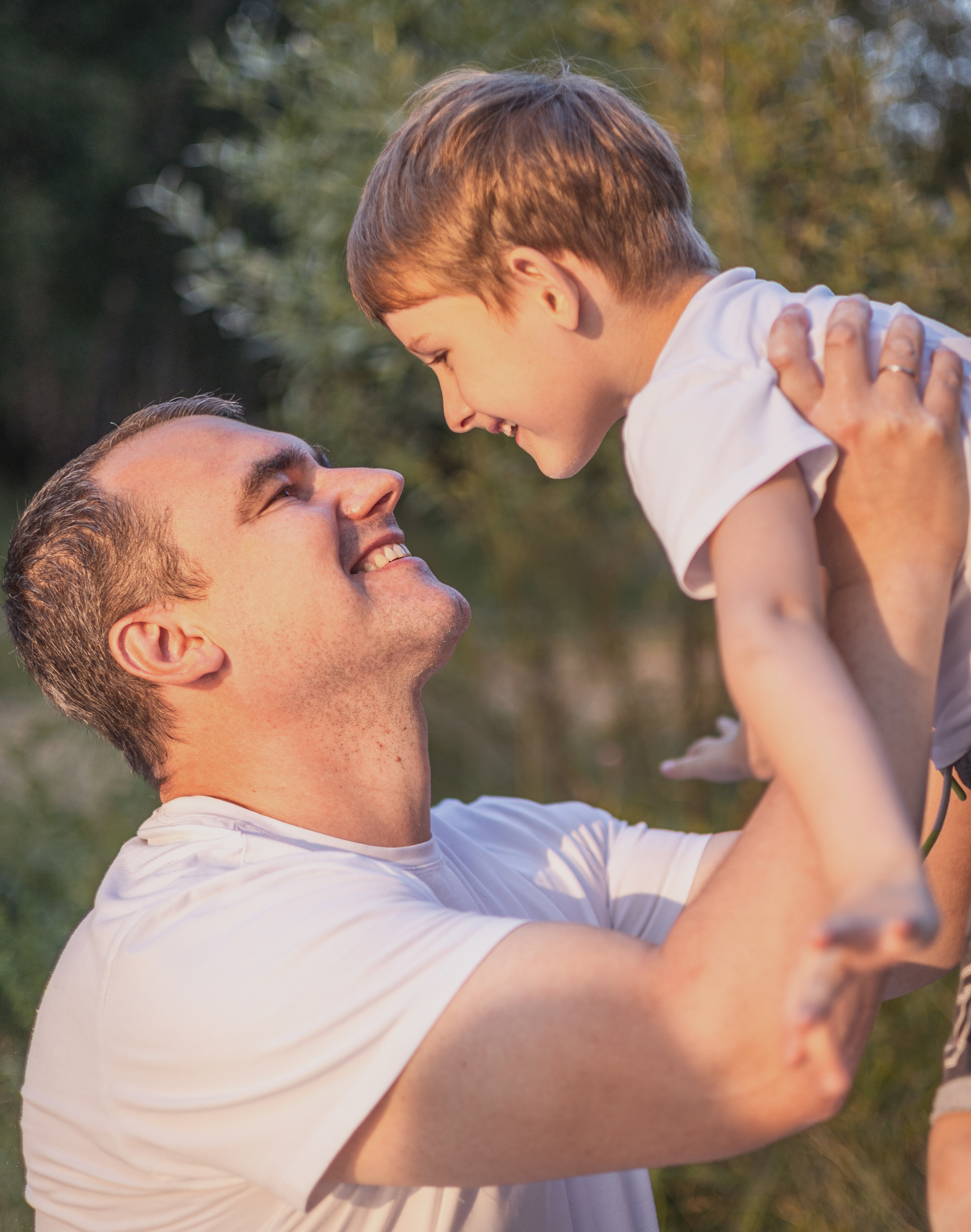 Family photo session in the sunset lights. Family, portrait, content photo in Costa Rica Evgeniya Besprozvannykh