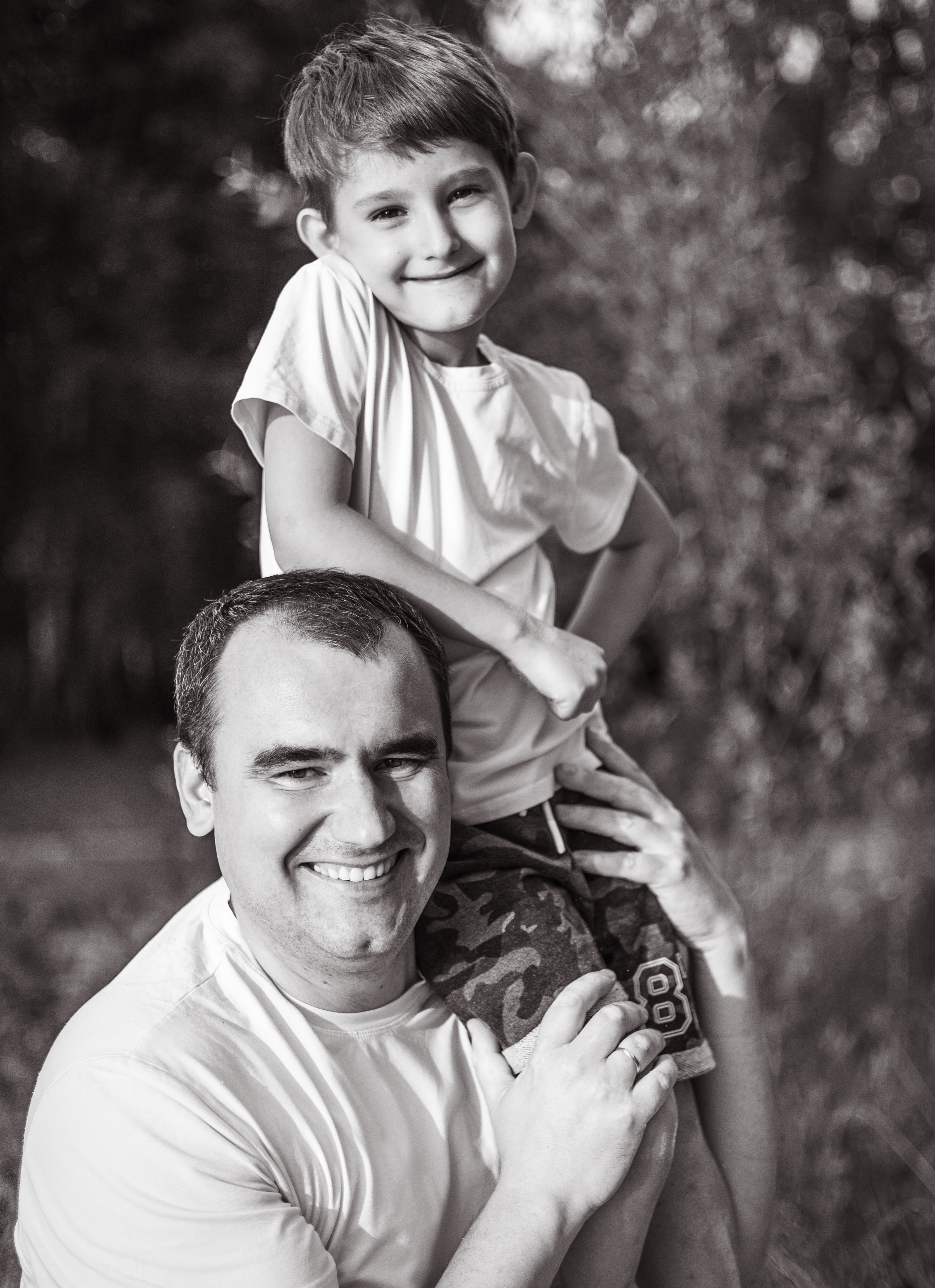Family photo session in the sunset lights. Family, portrait, content photo in Costa Rica Evgeniya Besprozvannykh