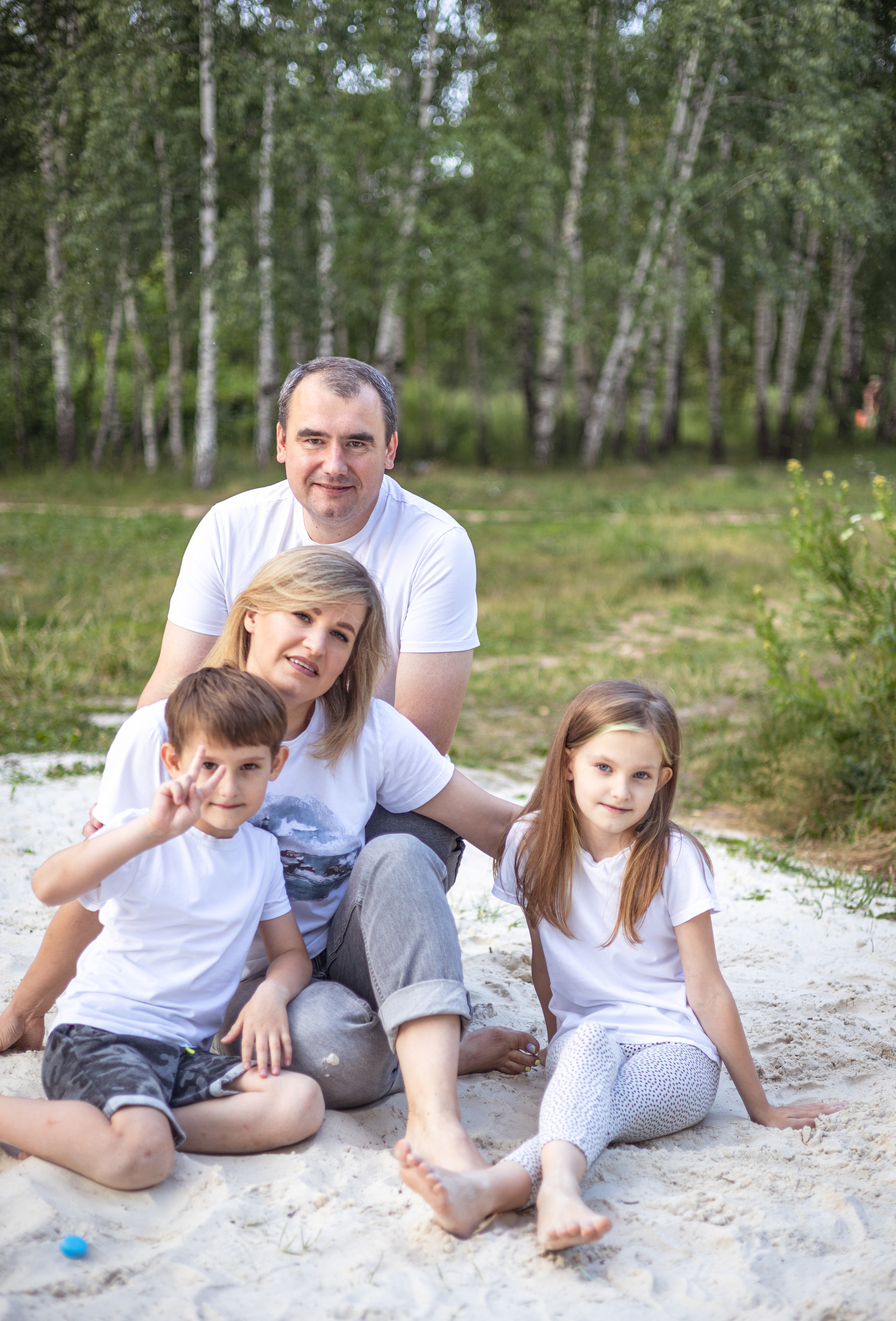 Family photo session in the sunset lights. Family, portrait, content photo in Costa Rica Evgeniya Besprozvannykh